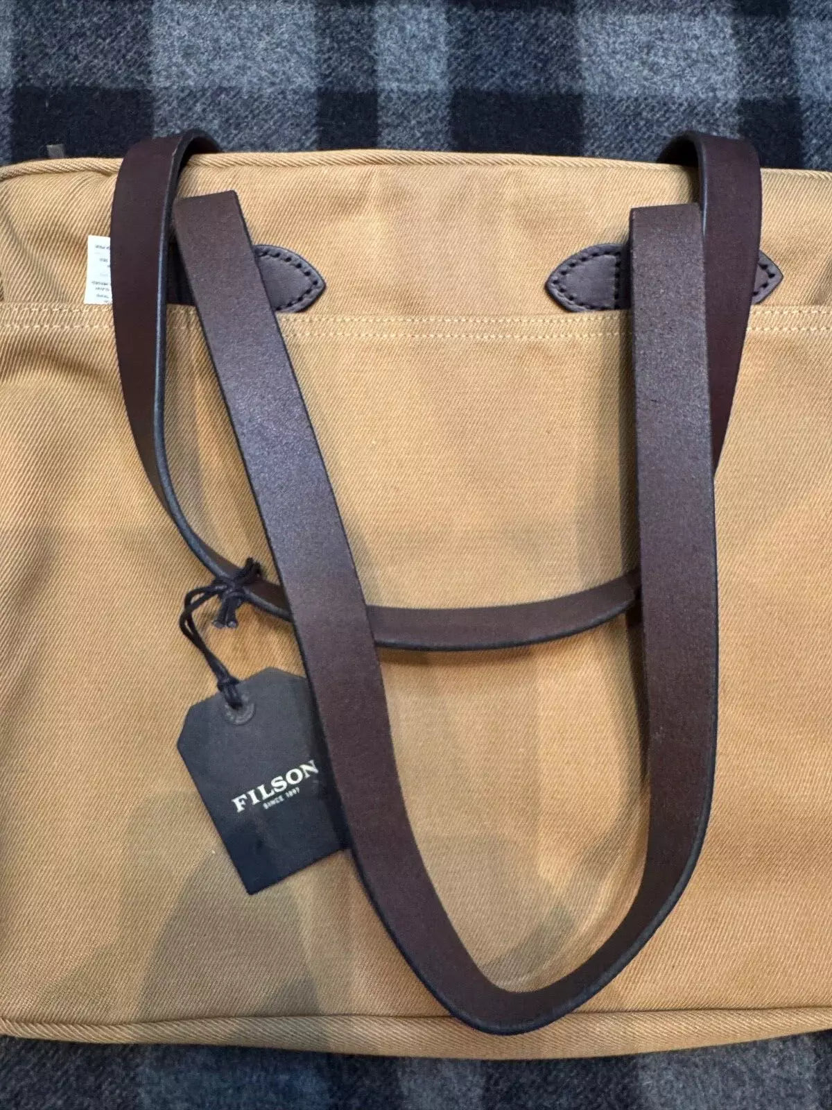 FILSON RUGGED TWILL TOTE BAG WITH ZIPPER TAN NWT WITHOUT KEY CLIP 11070261