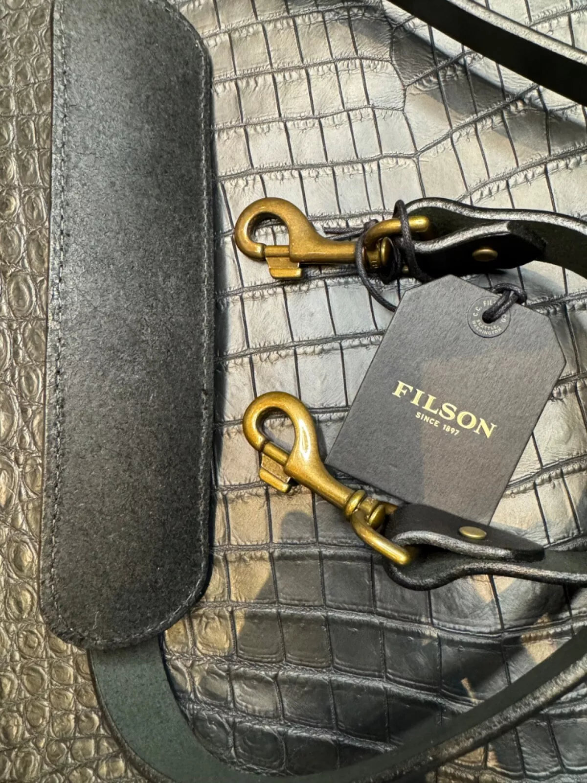 Filson Leather Shoulder Strap NWT USA USA Black Bridle Brass Adjustable 20049230
