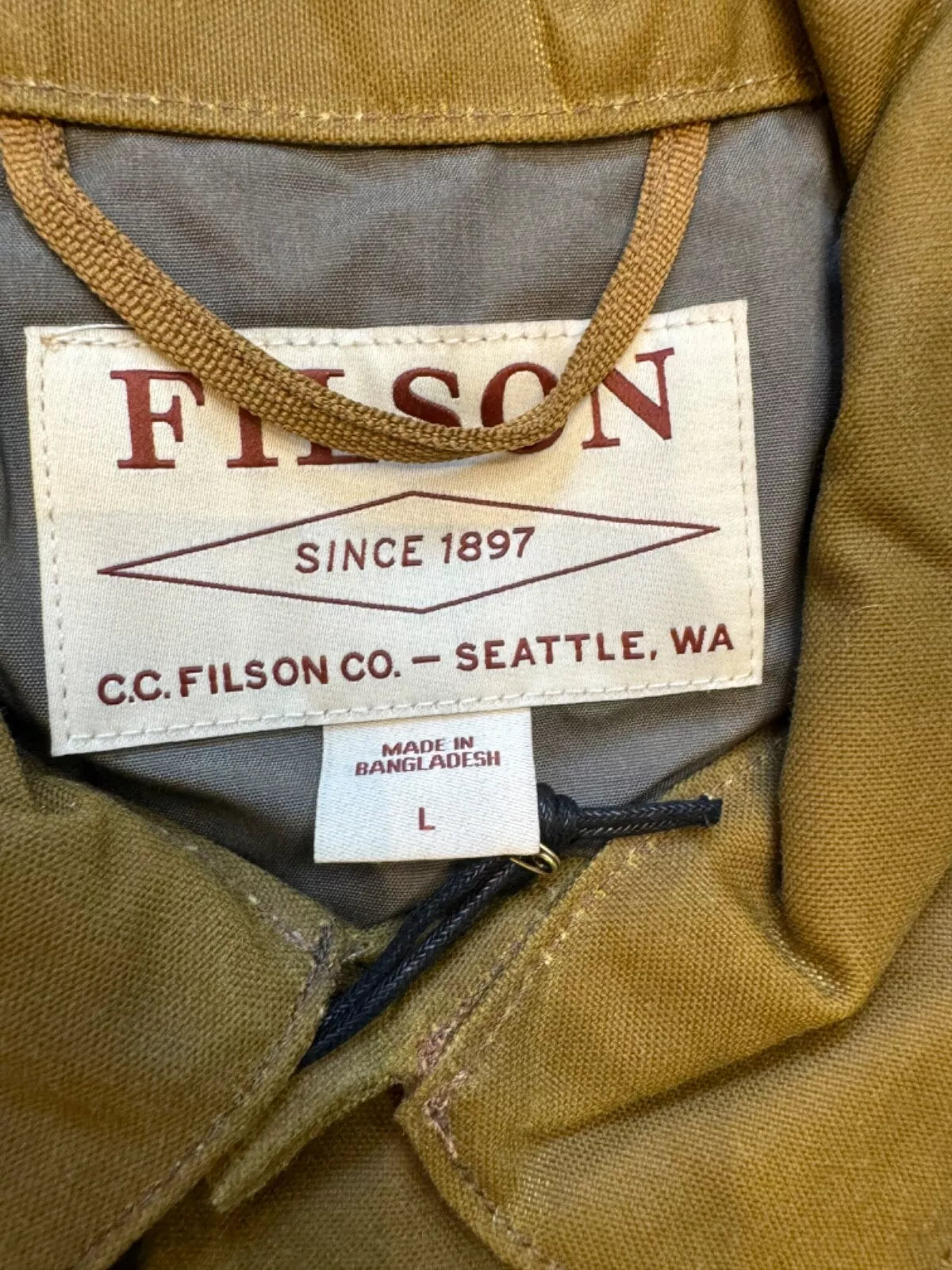 NWT Filson Short Lined Cruiser Large Imported Dark Tan 20232928