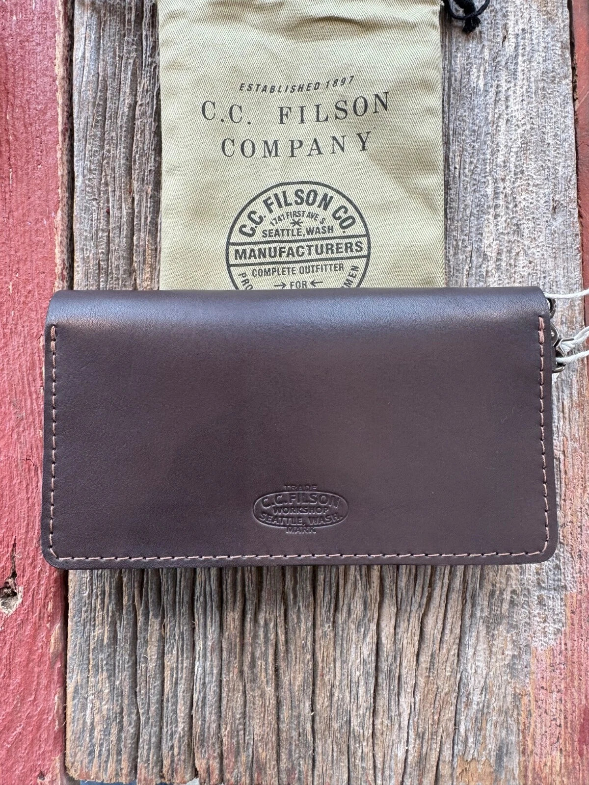 NWT FILSON Brown Workshop Long Snap Leather Wallet only 50 Model # 20308378