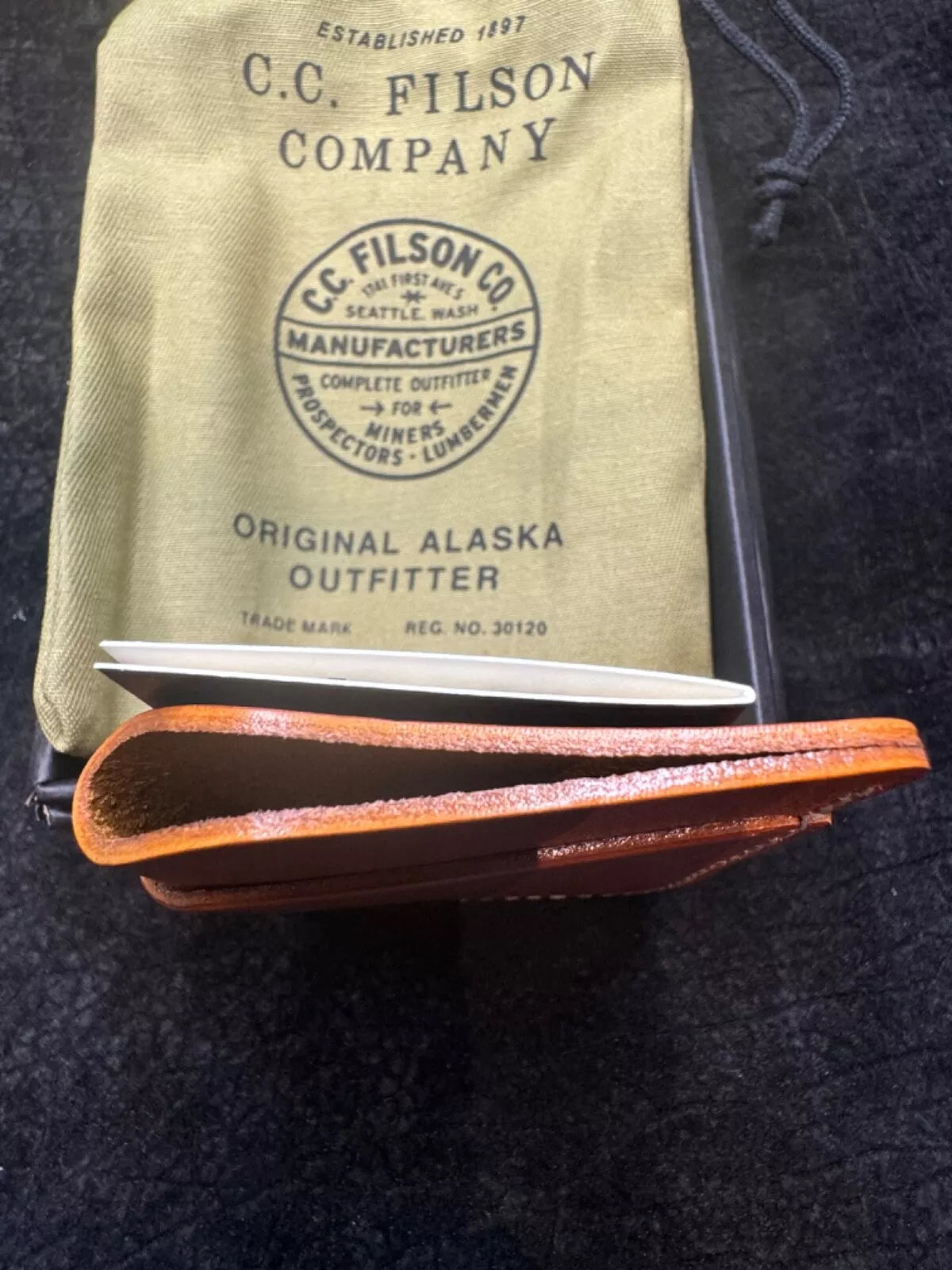 New in Box Filson Front Pocket Cash and Card Case in Tan #20234680 Rare USA 20234680