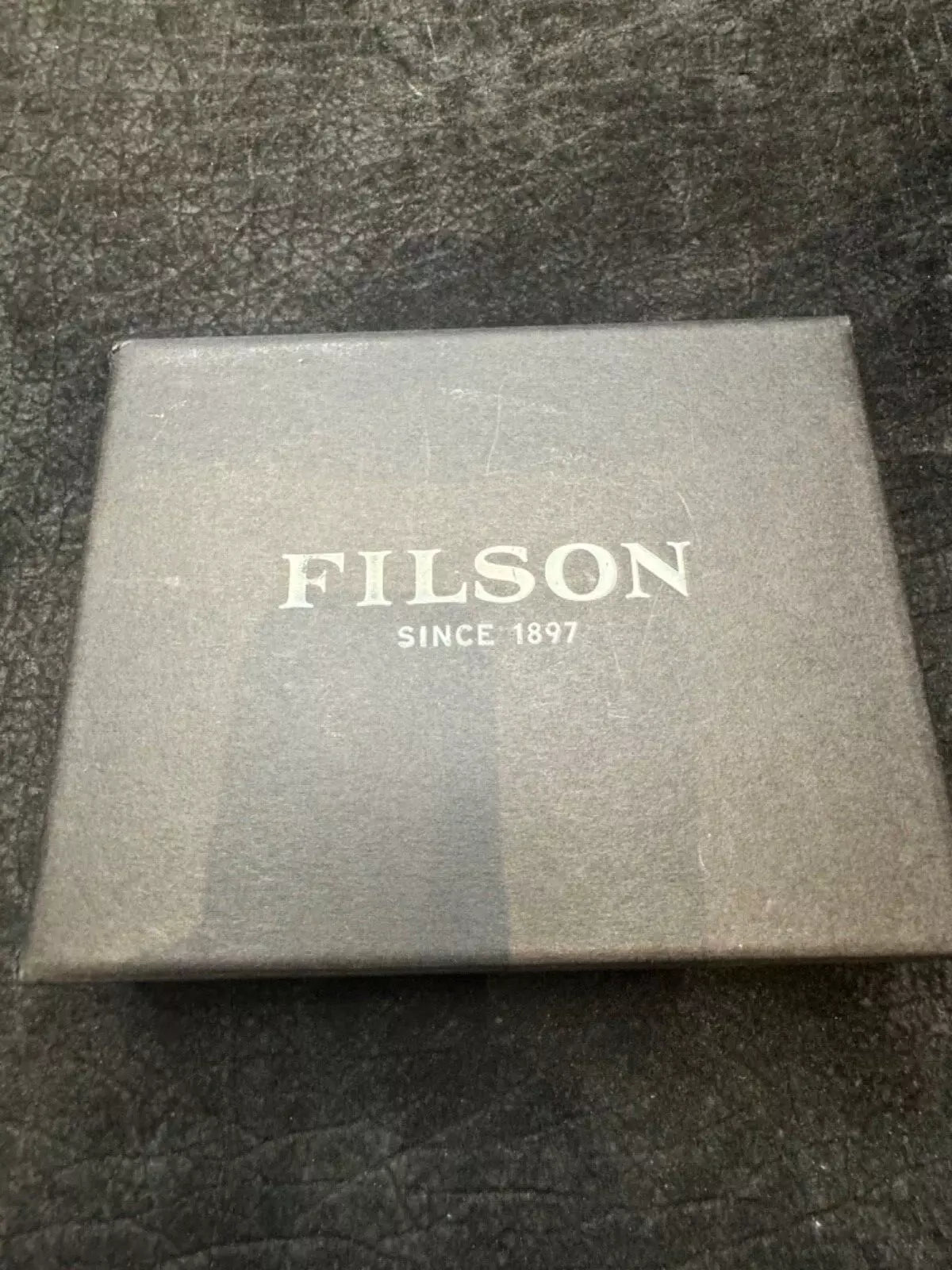 New in Box Filson Front Pocket Cash and Card Case in Brown #20234680 Rare USA