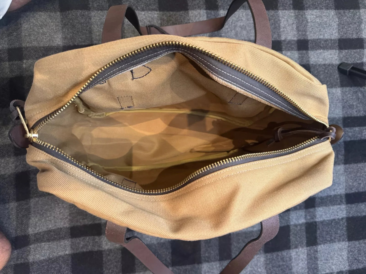 FILSON RUGGED TWILL TOTE BAG WITH ZIPPER TAN NWT WITHOUT KEY CLIP 11070261