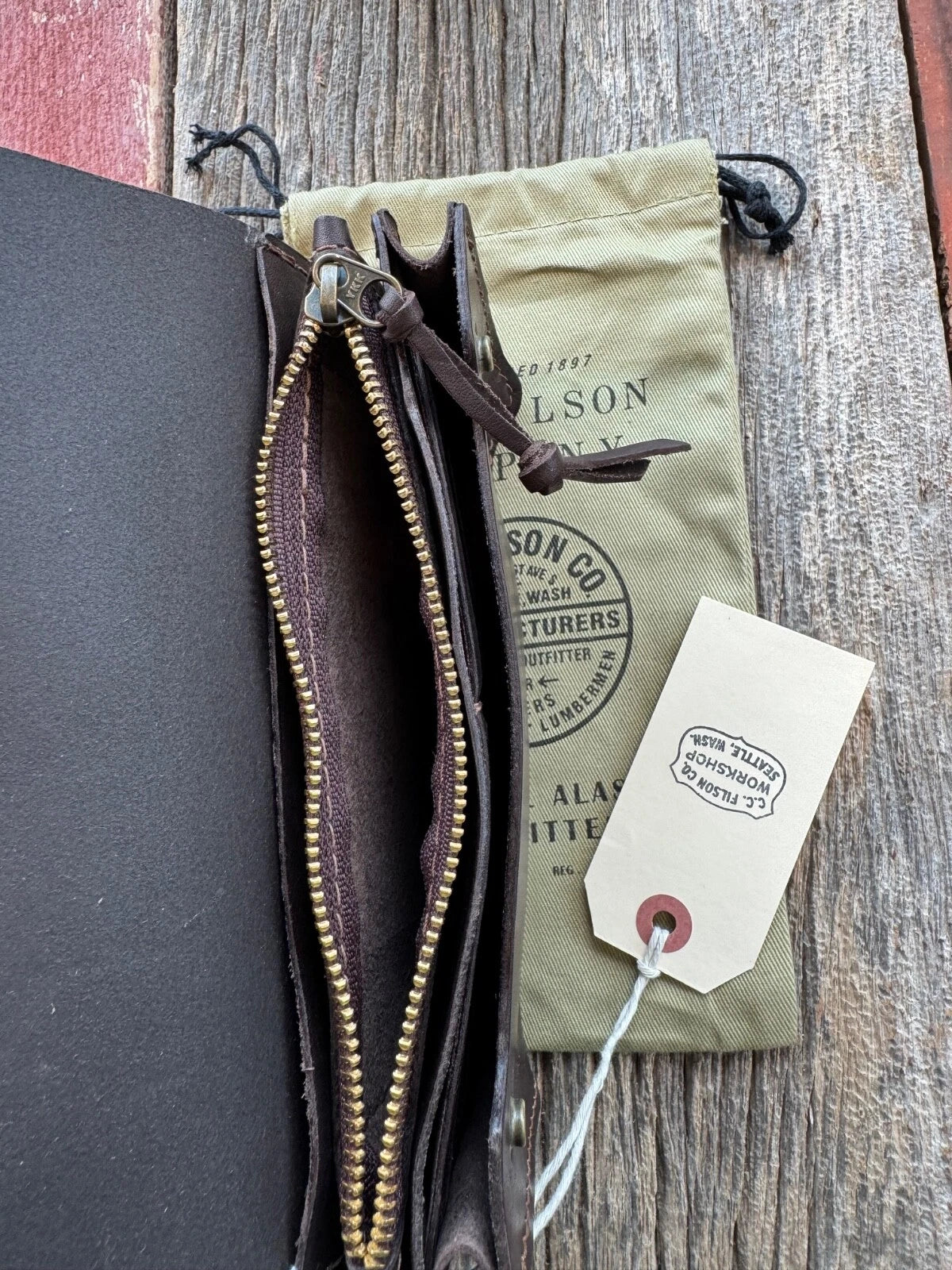 NWT FILSON Brown Workshop Long Snap Leather Wallet only 50 Model # 20308378