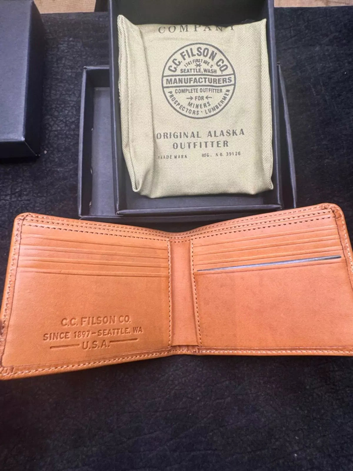 New in Box Filson Outfitter Leather Wallet in Tan Twill USA 20187879