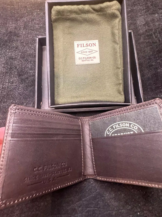 New in Box Filson Outfitter Leather Wallet in Otter Green OG Twill USA 20187879
