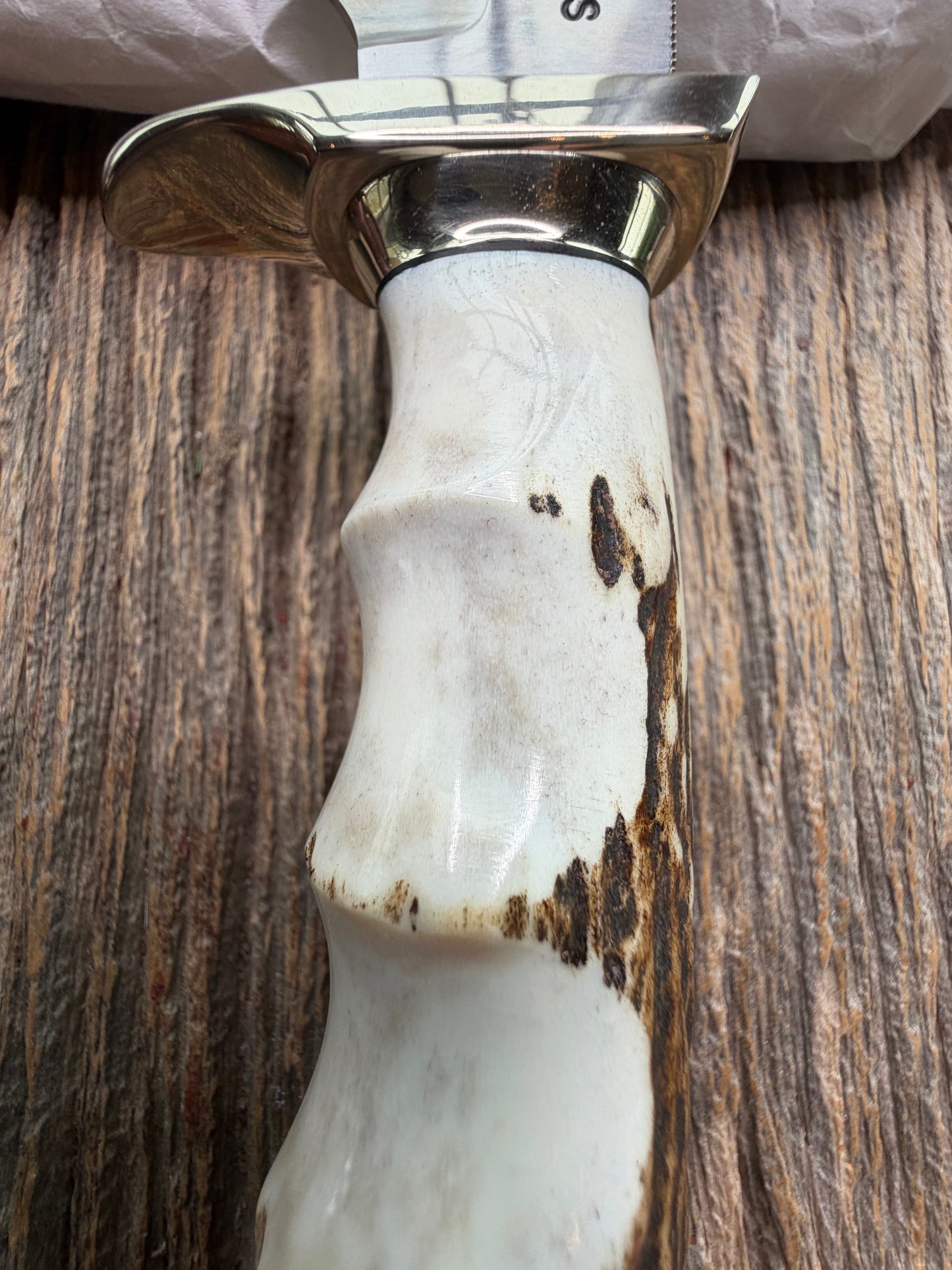 New in Paper Randall Model 19-5 with a nice Stag finger grooves handle. Nickel silver Single Hilt a Nickel silver collar, natural end, Stainless steel blade.