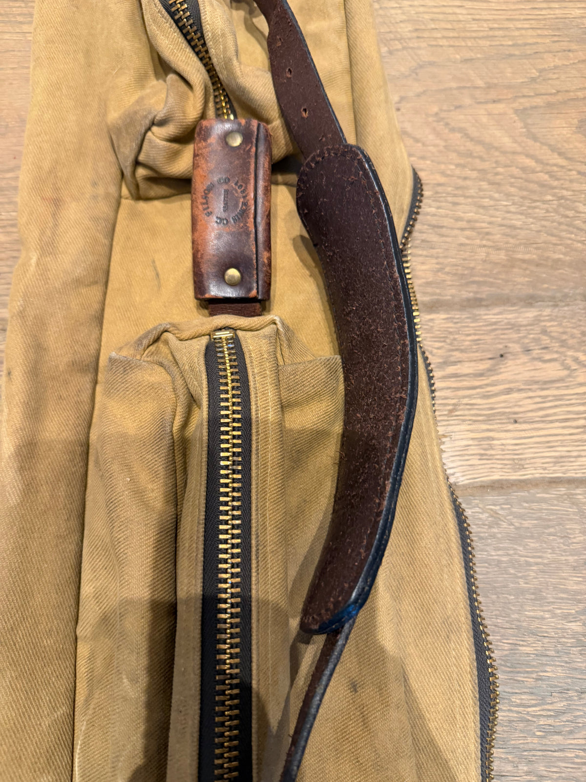 Very Rare Filson Fly Fishing Rod Case Rugged Twill in Tan Made in USA 60 inch version. YKK zippers, Used condition. Style 216P. Built Feb 2003