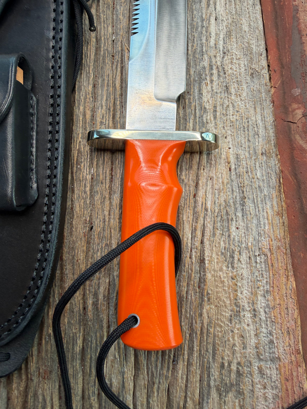 New in Paper Randall Model 14-7.5 with an Orange G10 Micarta Handle. Single Finger grip, SS, Black Sheath, Lanyard and Sawteeth.