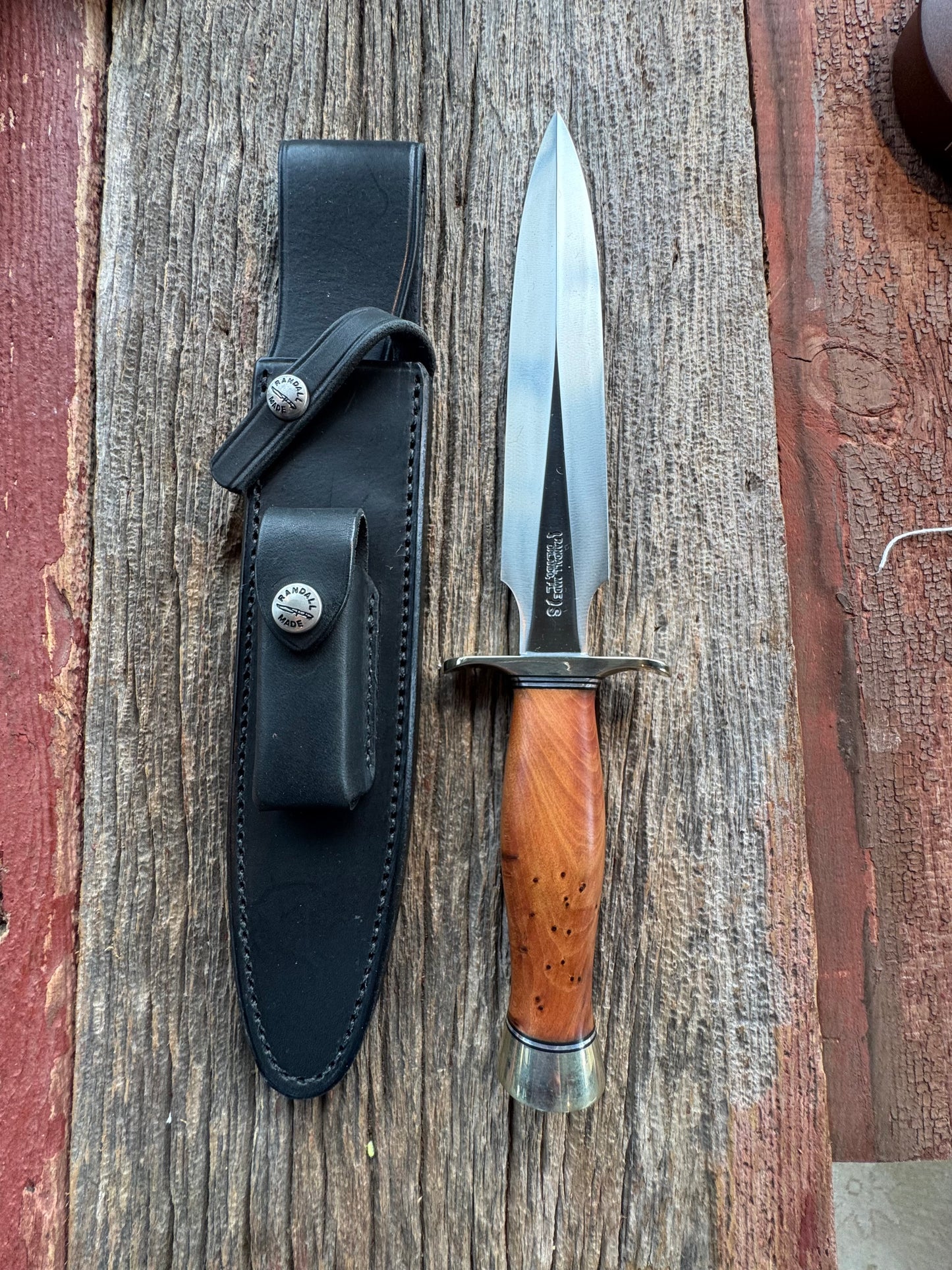 Like new Randall Model 2-8 Stainless steel blade, Nickel silver hilt and butt cap. Black leather sheath. Thuya wood handle.