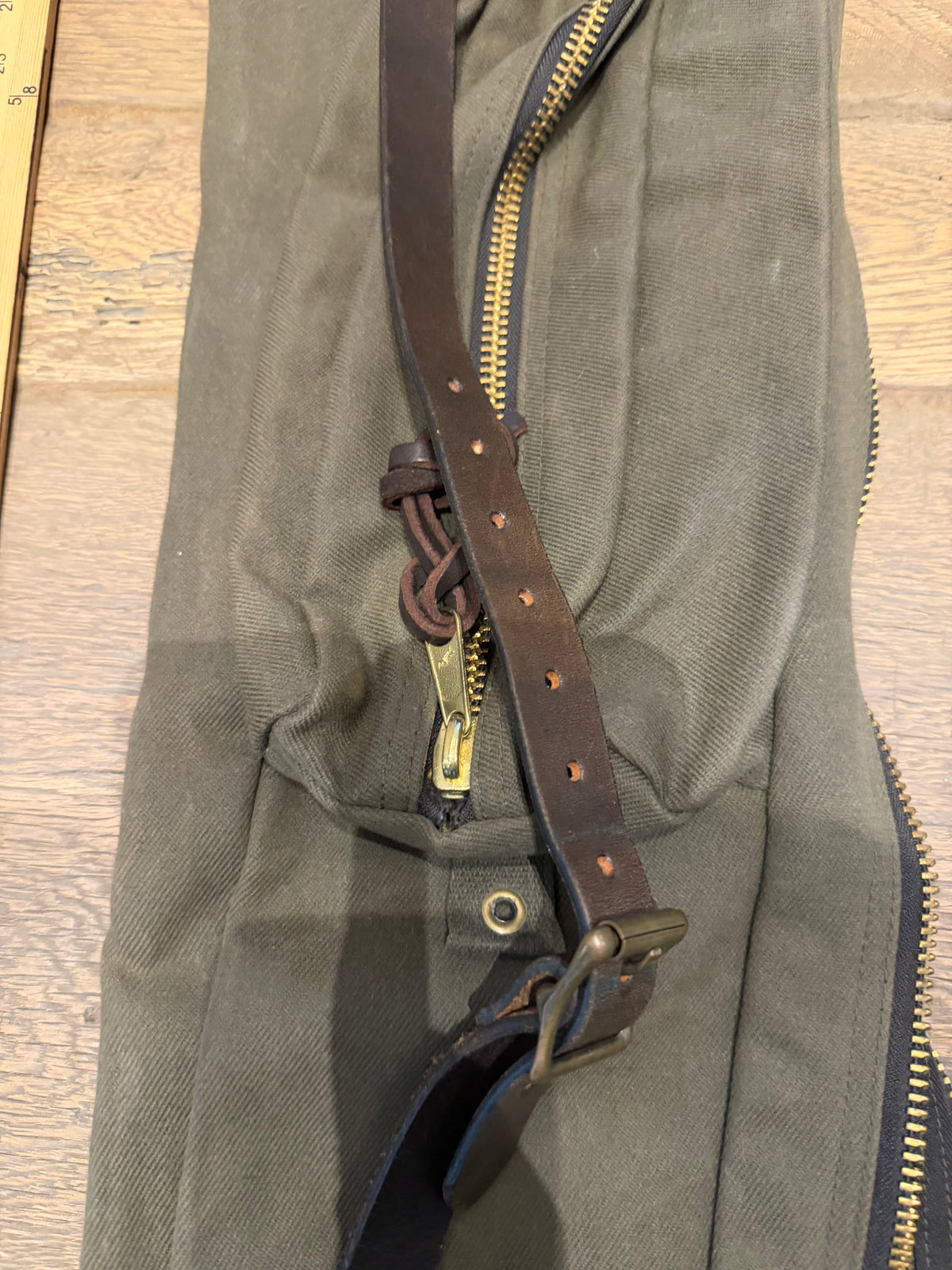 Very Rare Filson Fly Fishing Rod Case Rugged Twill in Otter Green Made in the USA. This is the 60 inch version. Talon zippers, nice condition given the age, Style 216P.