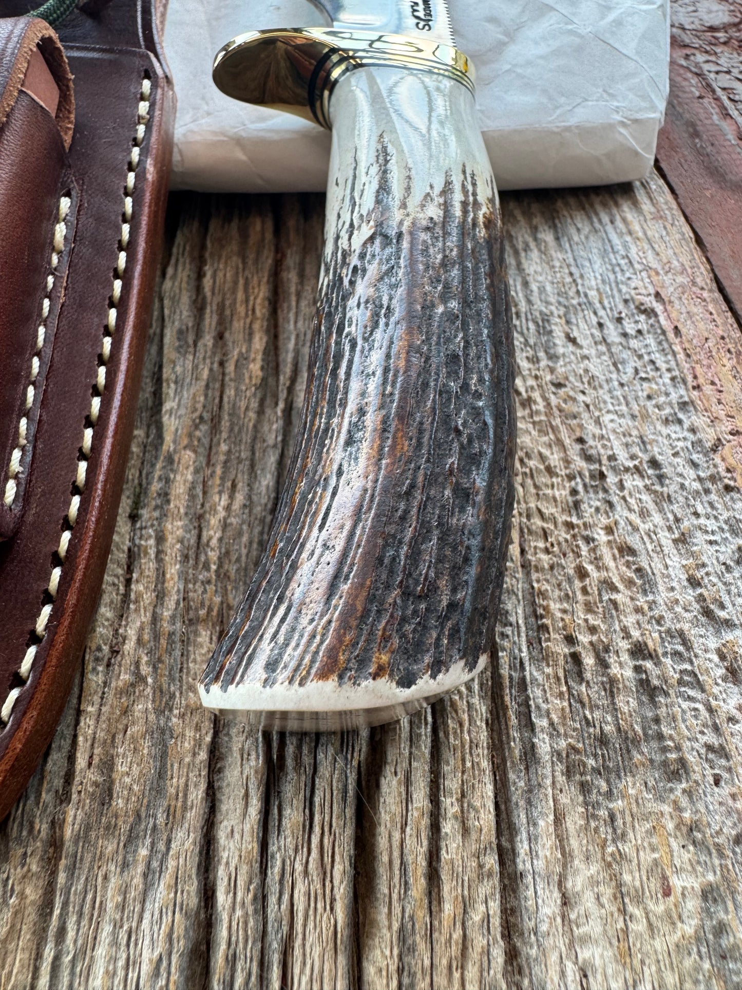 New in paper Randall Model 23 Game Master in Stag with a natural end. Stainless steel blade, Brass Single hilt and Brown leather sheath.