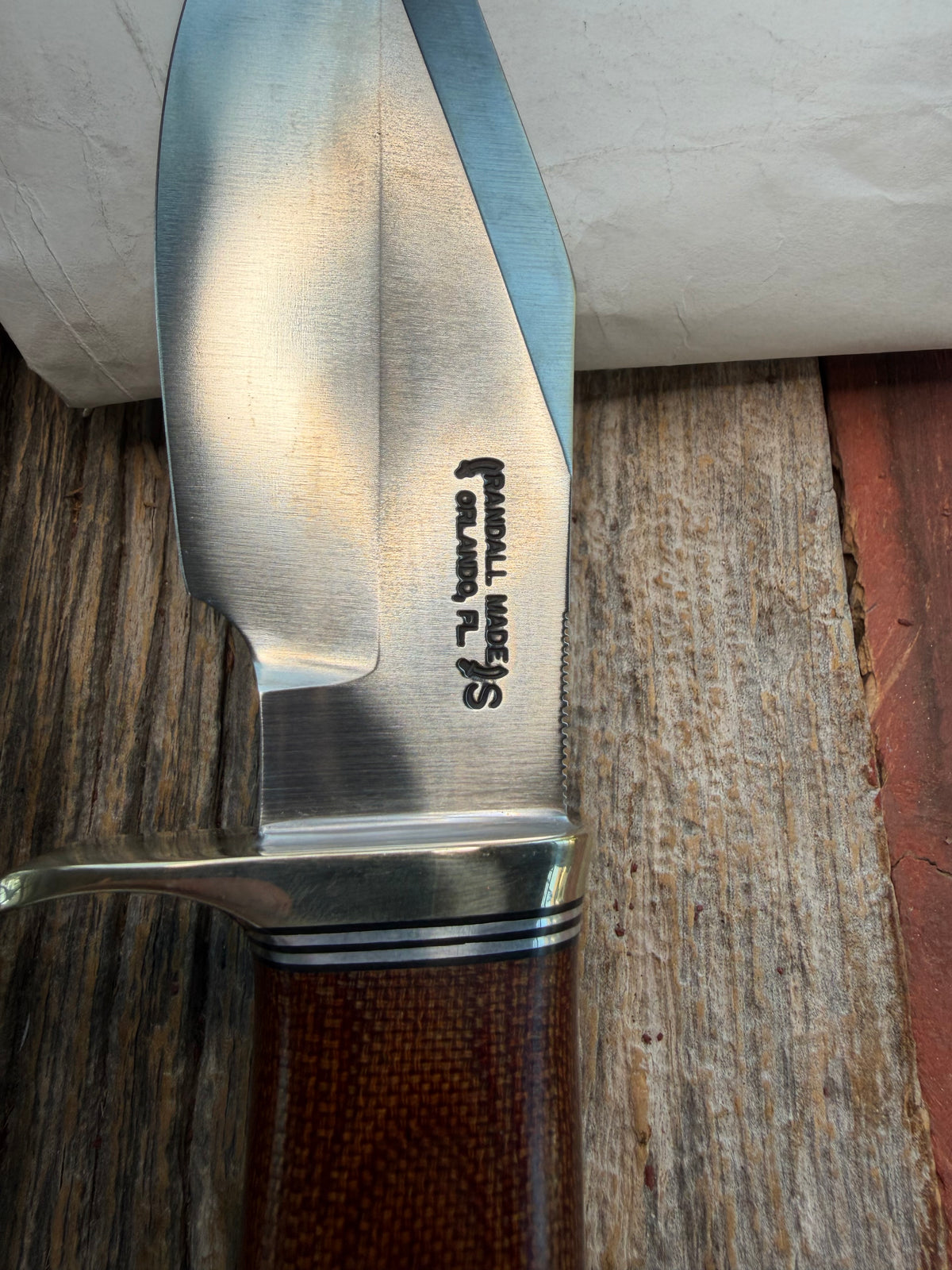 New in Paper Randall Model 19-5 with an attractive piece of Brown Micarta. Nickel silver single Hilt and buttcap , Stainless steel. Black and Aluminum spacers.