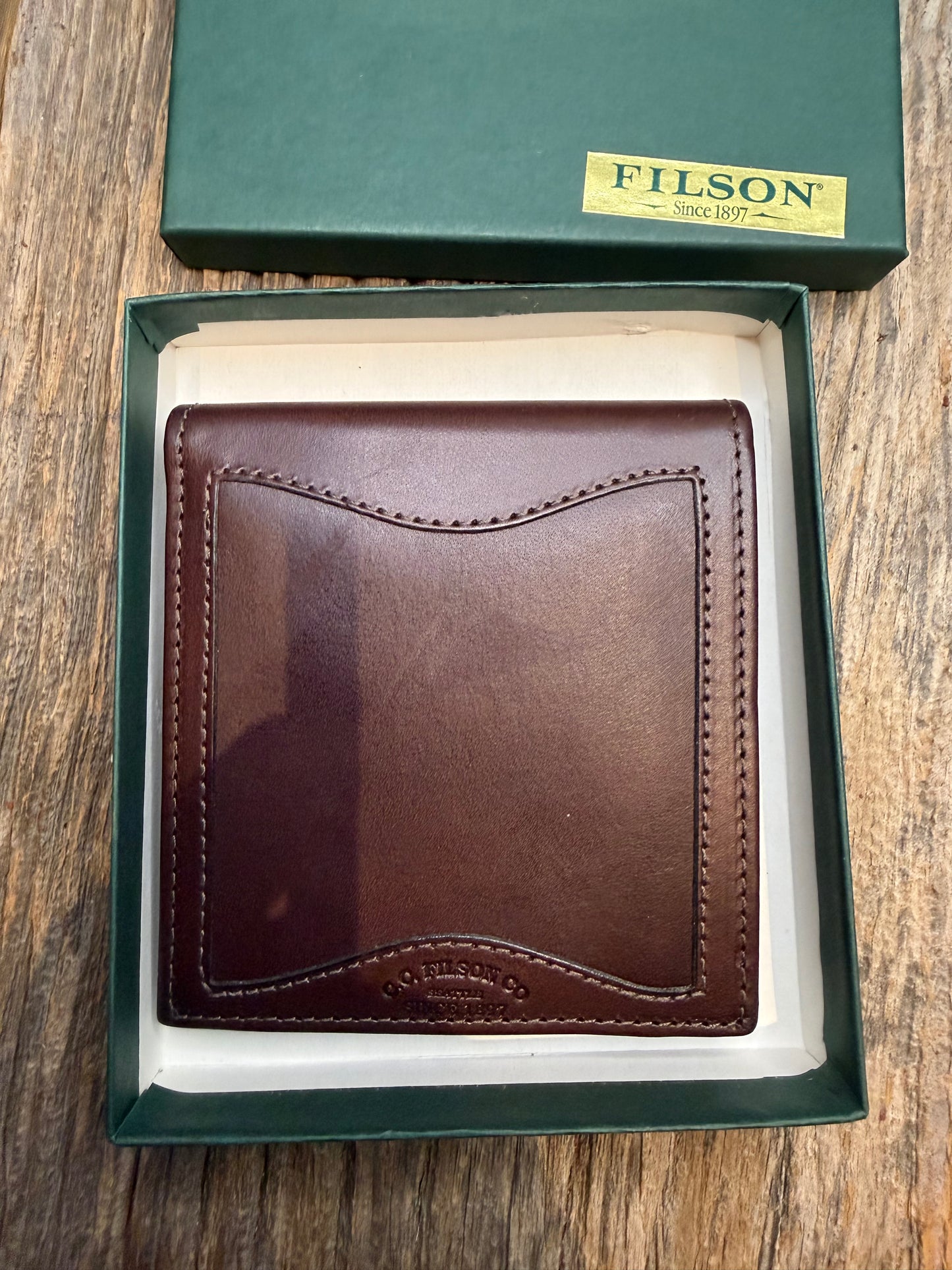 Filson All Leather Packer Wallet in Brown, new in the box. Rare item in soft Horween leather. Made in USA