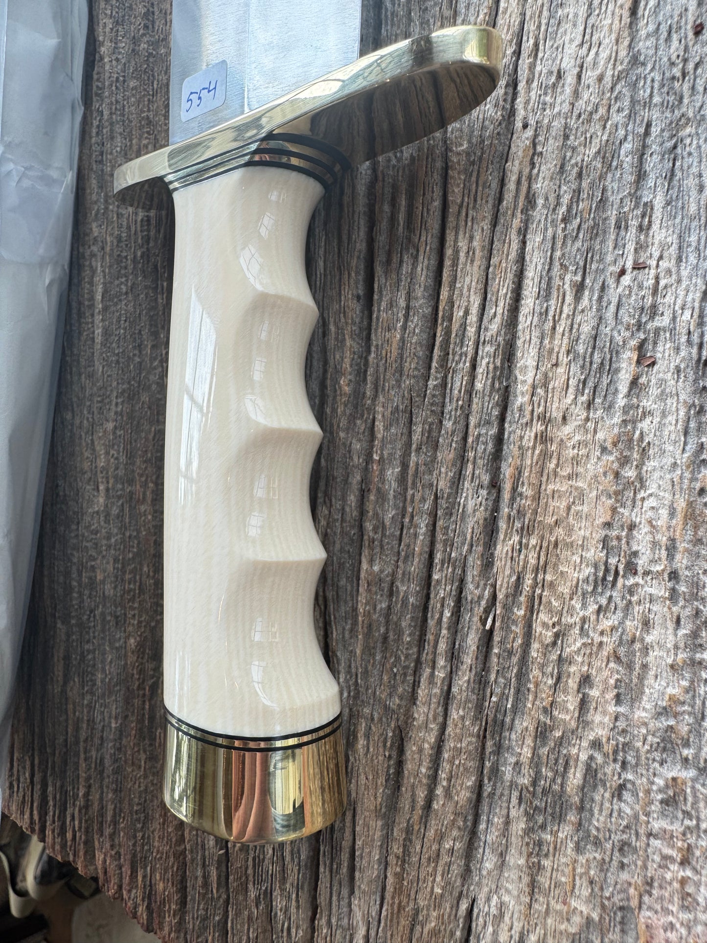 New in Paper Model 12-11 Smithsonian “Smitty” Bowie. Beautiful Dave Warthers Resin with a finger grooves grip and a Brass forward curved hilt and brass butt cap.