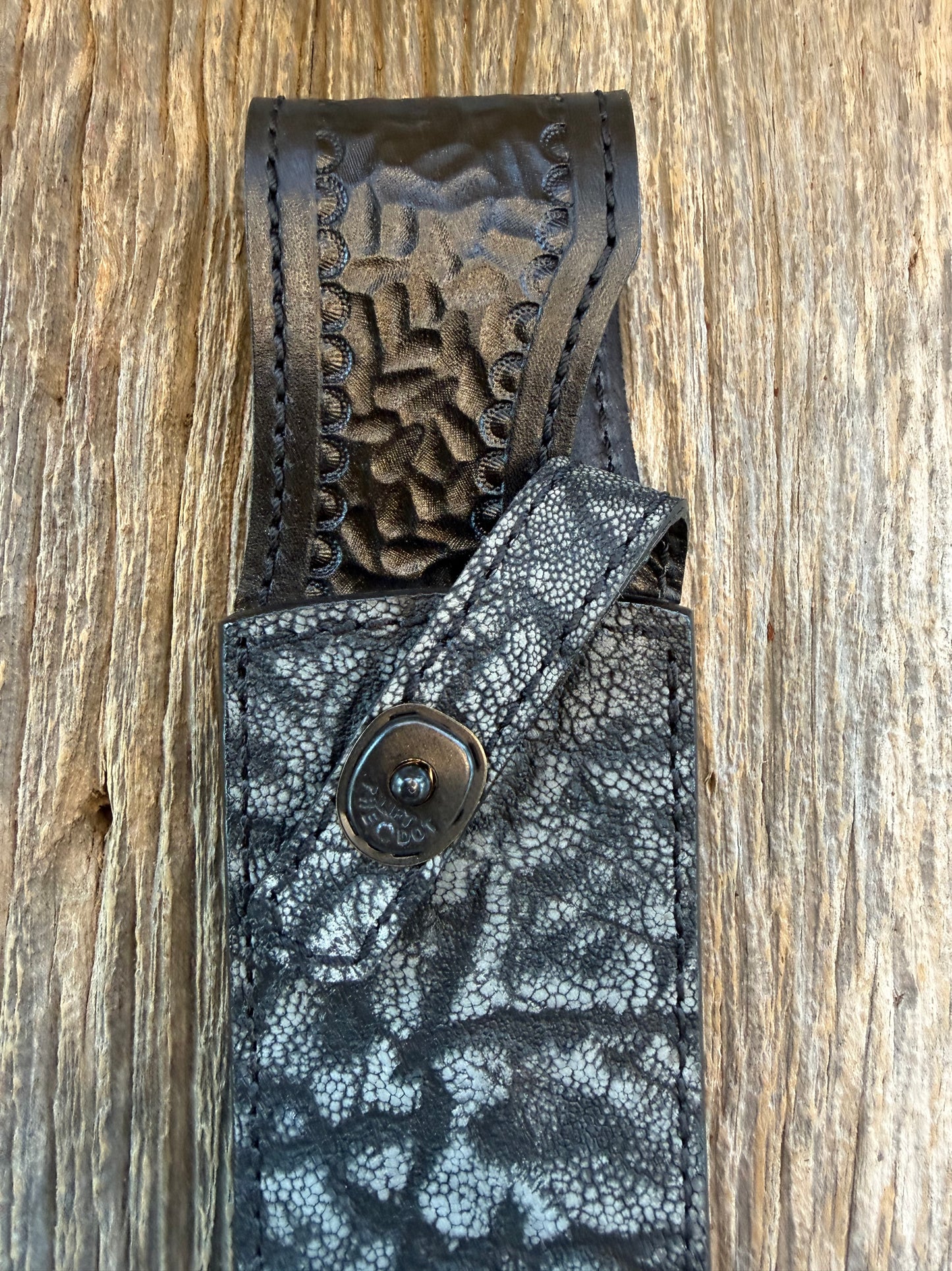 Randall Model 12-9 Sheath in Exotic African Elephant Ear from Treeman Sheaths. Black and Grey pebble texture and the new black Canteen snap, phenomenal.