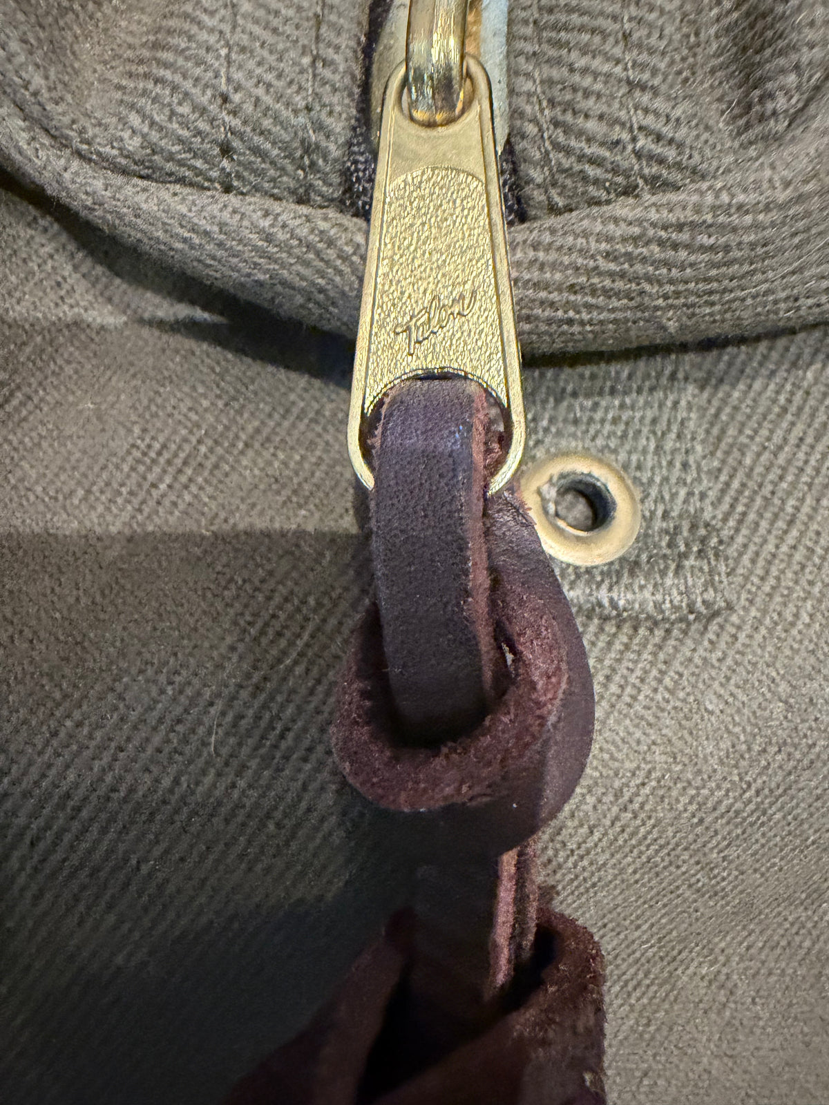 Very Rare Filson Fly Fishing Rod Case Rugged Twill in Otter Green Made in the USA. This is the 60 inch version. Talon zippers, nice condition given the age, Style 216P.