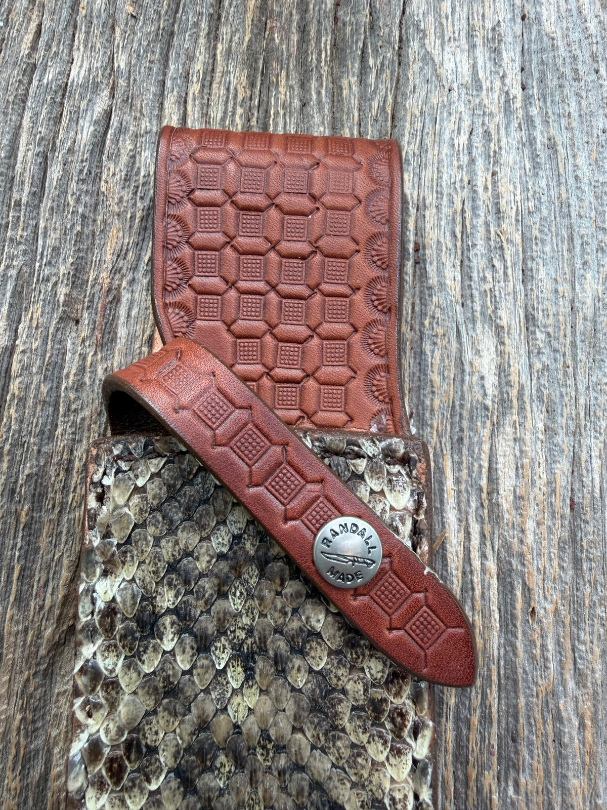 Randall Model 12-8 “Big Bear” Exotic Western Diamondback Rattlesnake Sheath from Sullivans by Gutcher. Basket weave belt loop. Randall Snap… killer.
