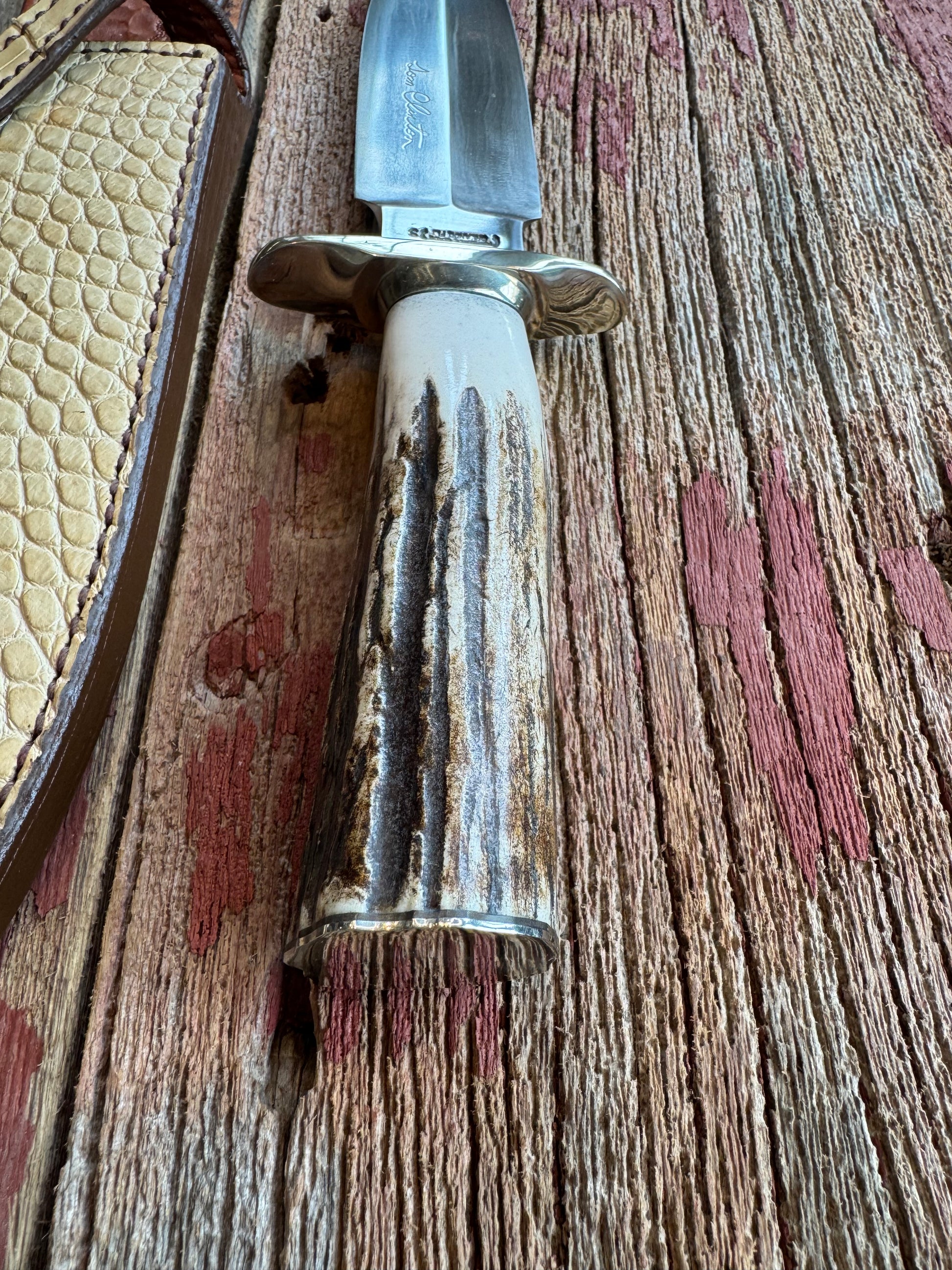 Randall Tom Clinton Dealer Special. Clinton Blade etched Commemorative 1/100 in a nice piece of Stag. Very cool Ostrich Gutcher sheath. Nickel Silver Hilt and Nickel Butt cap. Included in black facsimile Tom Clinton case.