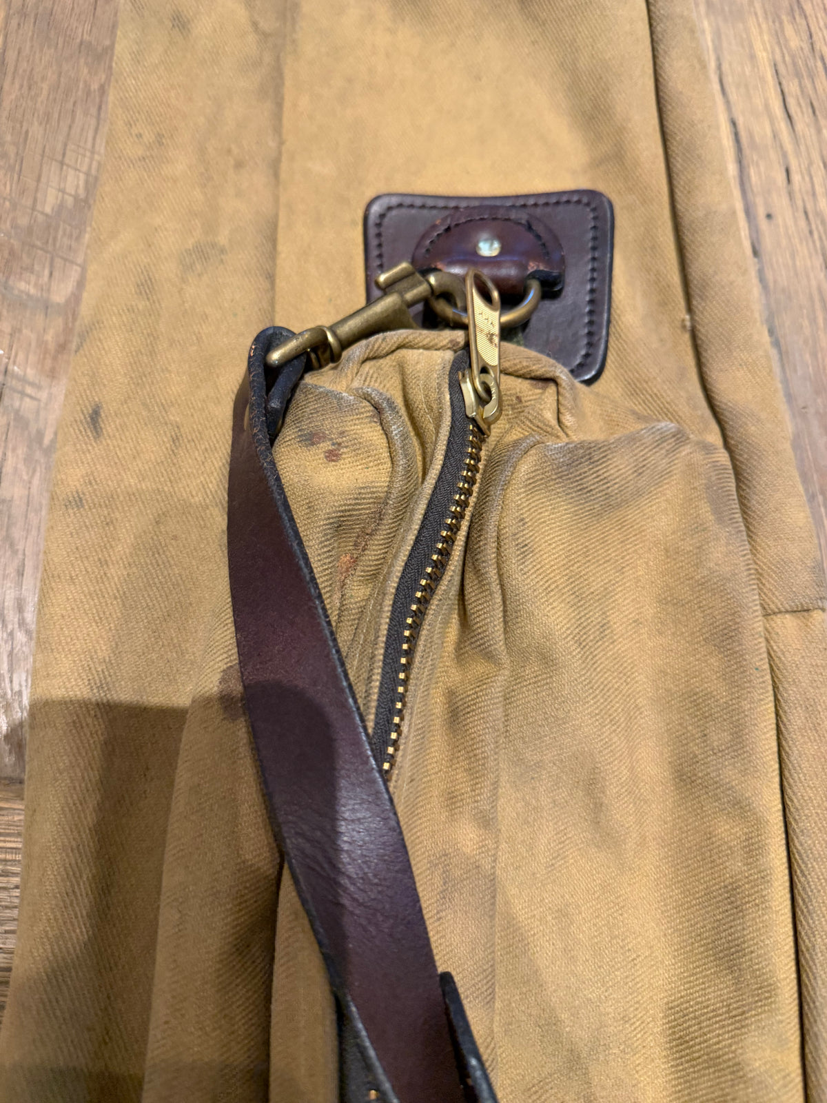 Very Rare Filson Fly Fishing Rod Case Rugged Twill in Tan Made in USA 60 inch version. YKK zippers, Used condition. Style 216P. Built Feb 2003