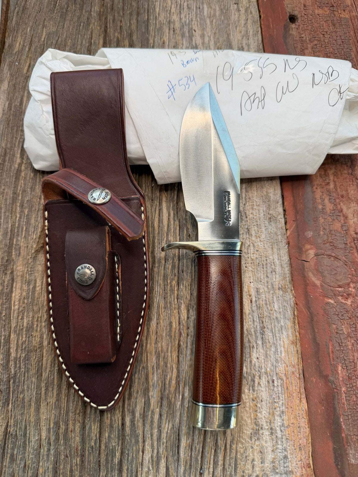 New in Paper Randall Model 19-5 with an attractive piece of Brown Micarta. Nickel silver single Hilt and buttcap , Stainless steel. Black and Aluminum spacers.