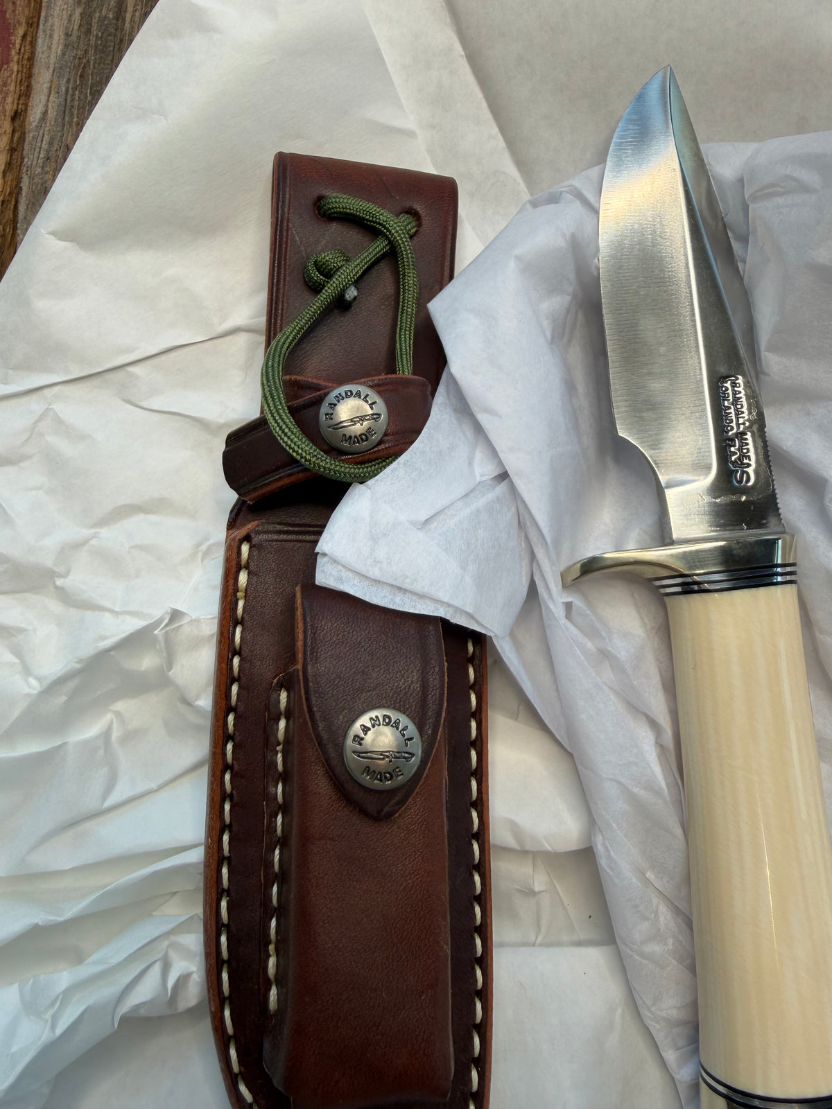 New in paper Randall Model 23 Game Master in dealer supplied Resin, Stainless steel blade, Nickel silver hilt and butt cap, Black and Aluminum spacers and Brown leather sheath.
