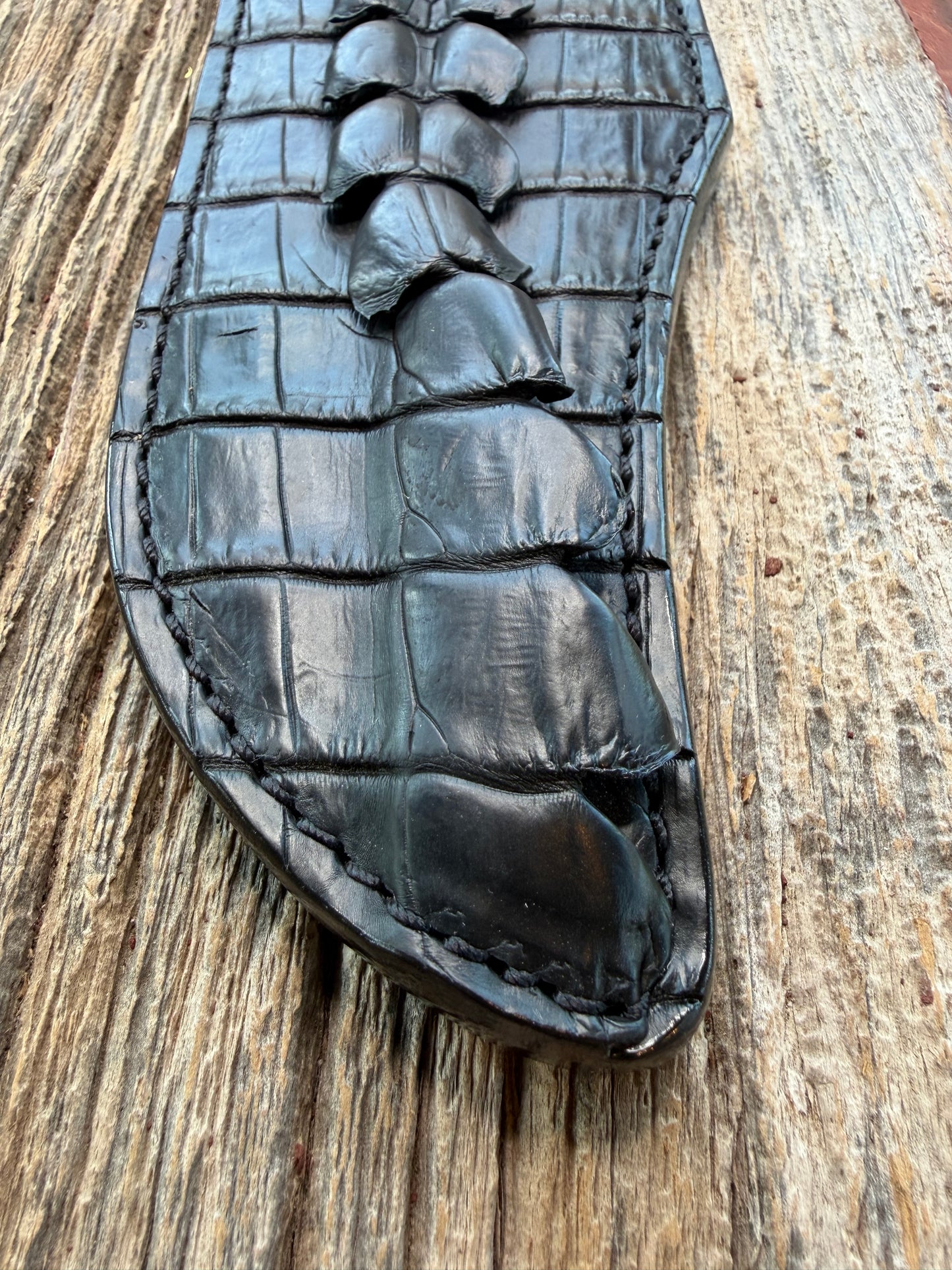 New Randall Model 12-11 Smitty Sheath in Exotic Black Matte Crocodile Tail from Treeman with the newest Black Canteen snap. Killer sheath.