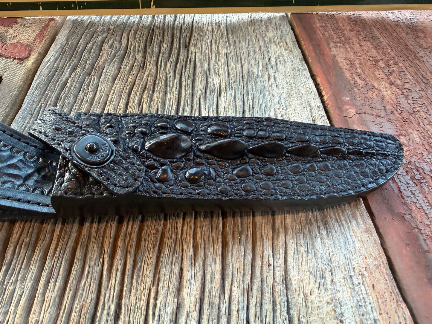Randall Model 14 in Exotic Black Snapping Turtle Horned/Dragon Tail Sheath from Treeman. New version with a Black Canteen Snap. ( Monster horns)