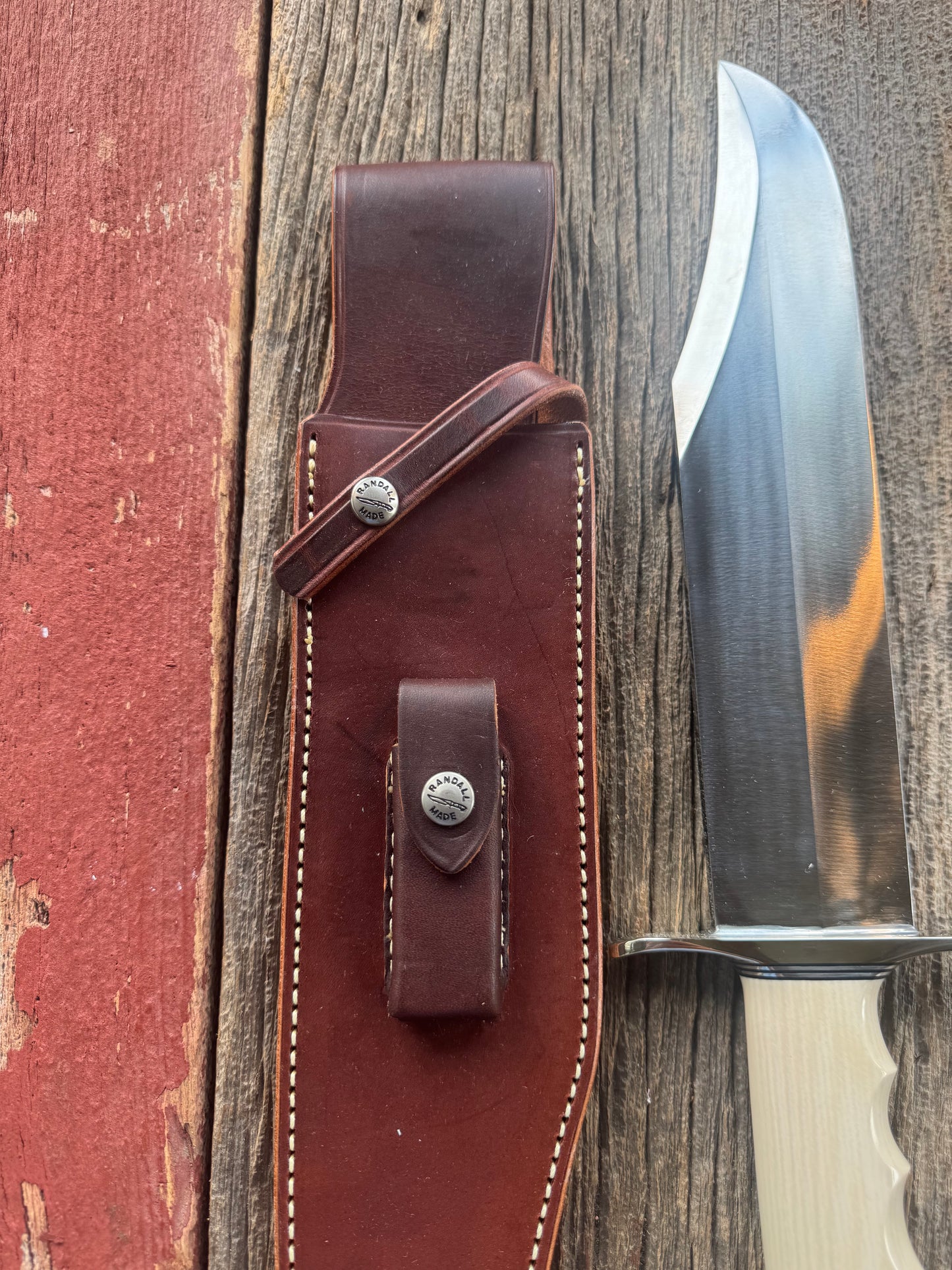 New in Paper Model 12-11 Smithsonian “Smitty” Bowie. Beautiful Dave Warthers Resin with finger grooves and a Nickel silver hilt and butt plate.