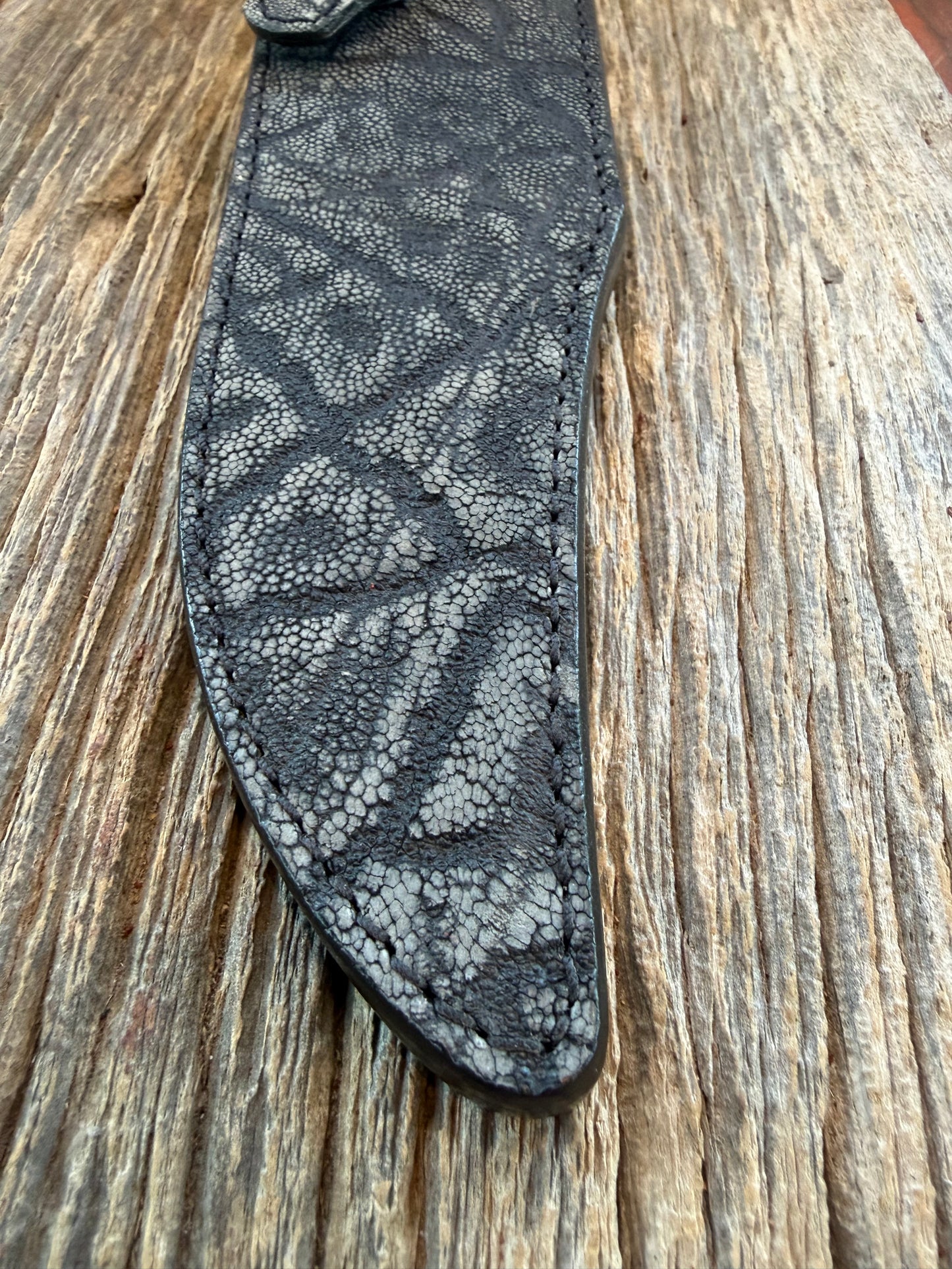 Randall Model 12-8 Sheath in Exotic African Elephant Ear from Treeman Sheaths. Black and Grey pebble texture and the new black Canteen snap, phenomenal.