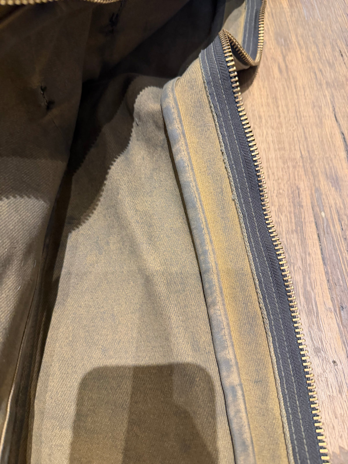 Very Rare Filson Fly Fishing Rod Case Rugged Twill in Tan Made in USA 60 inch version. YKK zippers, Used condition. Style 216P. Built Feb 2003