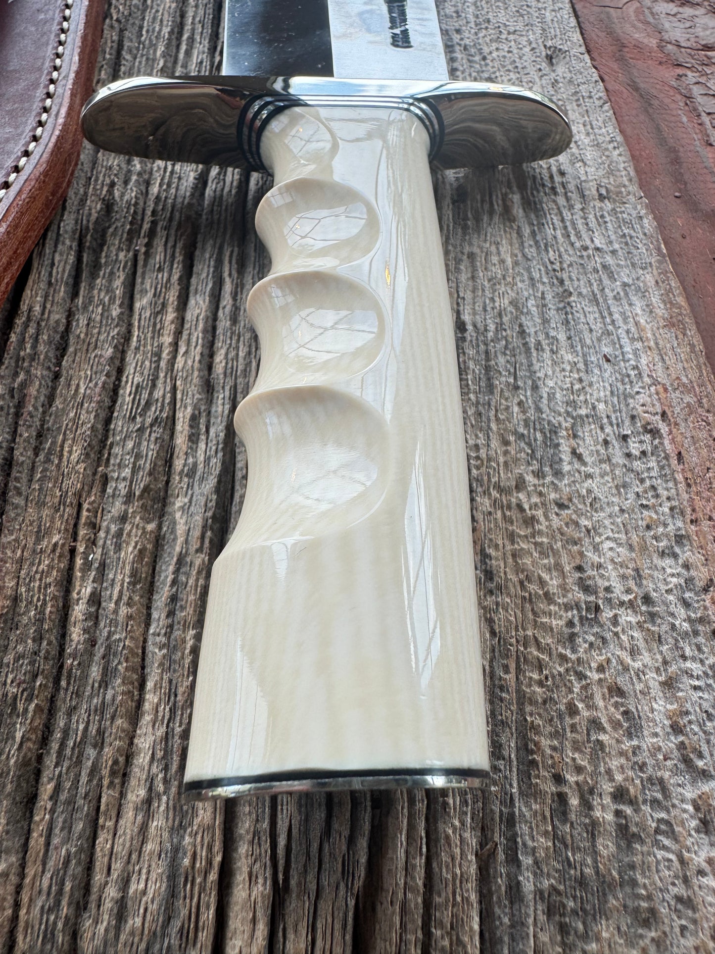 New in Paper Model 12-11 Smithsonian “Smitty” Bowie. Beautiful Dave Warthers Resin with finger grooves and a Nickel silver hilt and butt plate.