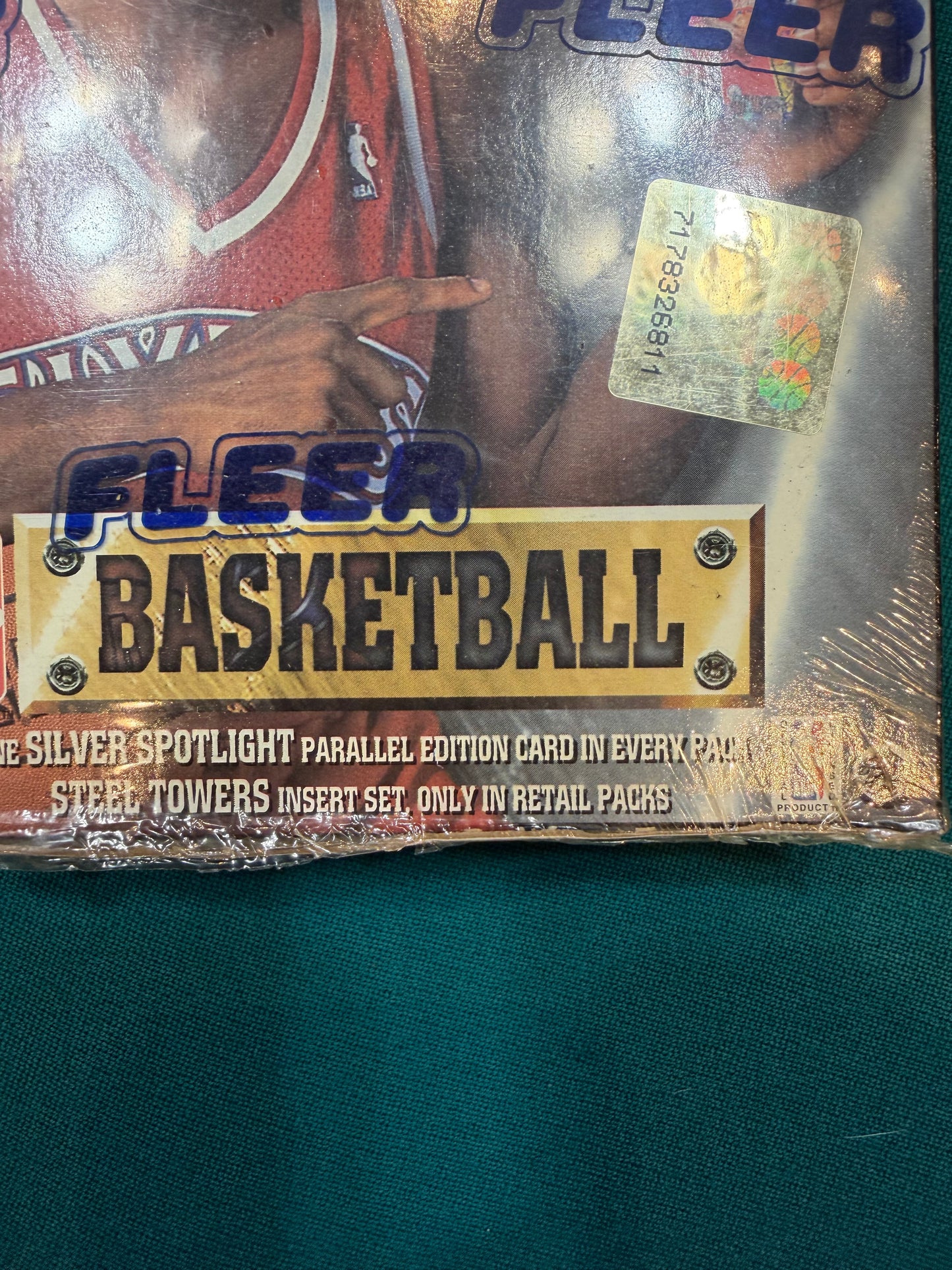 1995/96 Fleer Metal Premiere Edition Basketball Retail Box Series 1 (36) packs per box. Factory Sealed!