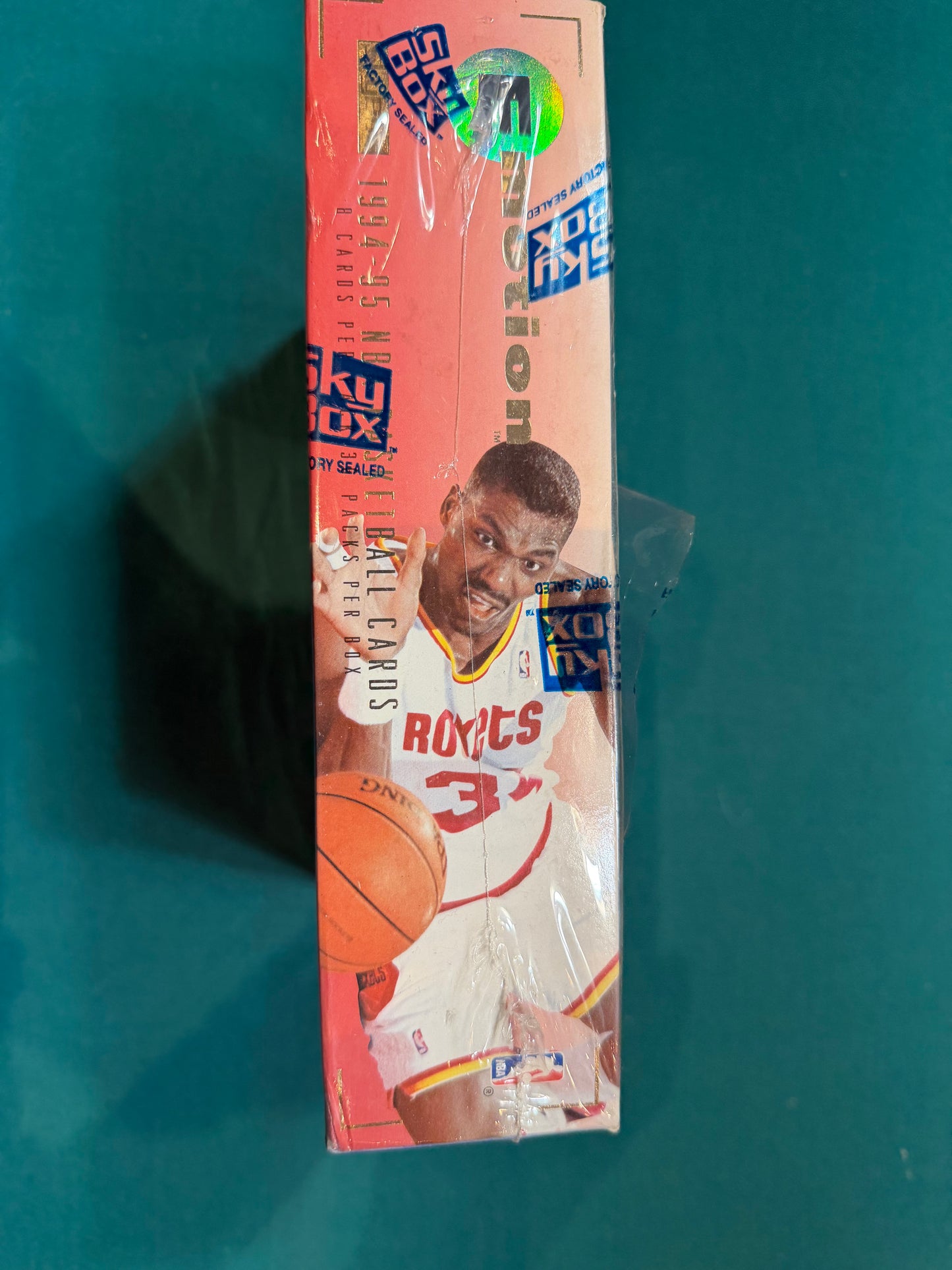 1994/95 Skybox Emotions Basketball  Hobby Box Series ( 36) packs per box.