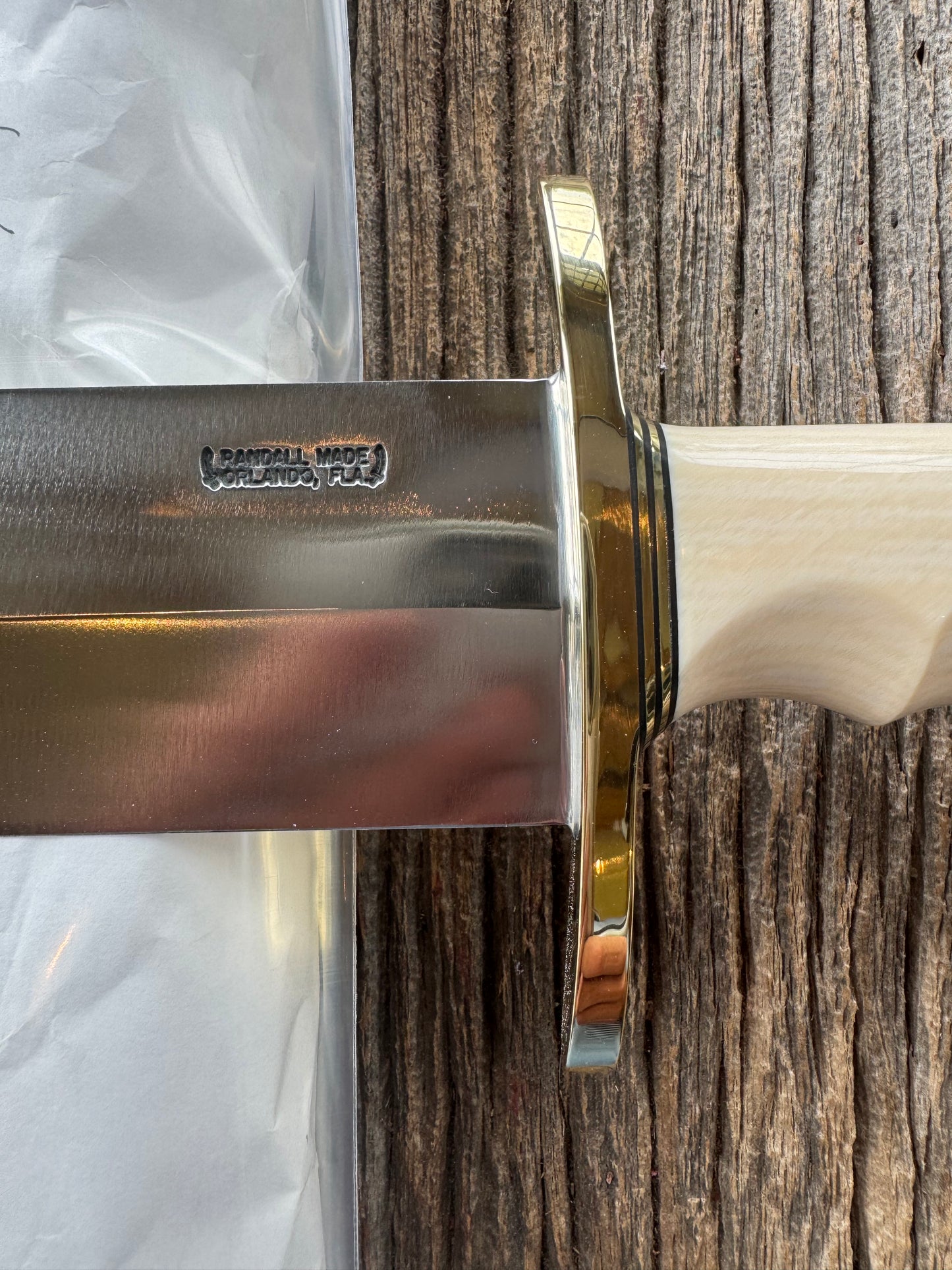 New in Paper Model 12-11 Smithsonian “Smitty” Bowie. Beautiful Dave Warthers Resin with a finger grooves grip and a Brass forward curved hilt and brass butt cap.