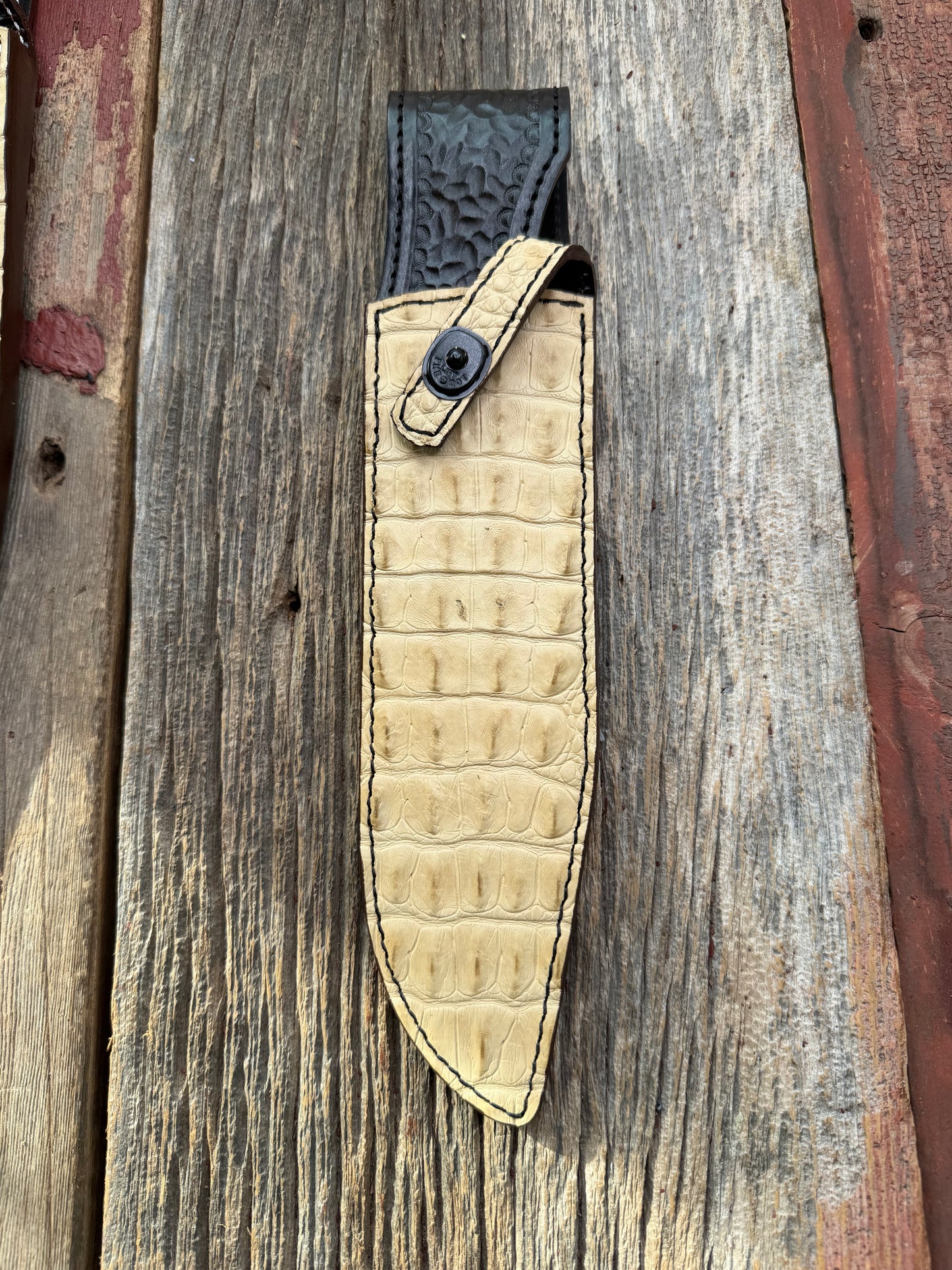 New Randall Model 12-9/14 Grind Sheath in Exotic Ivory Matte Crocodile ( back portion) from Treeman with a black Canteen snap. Killer sheath.