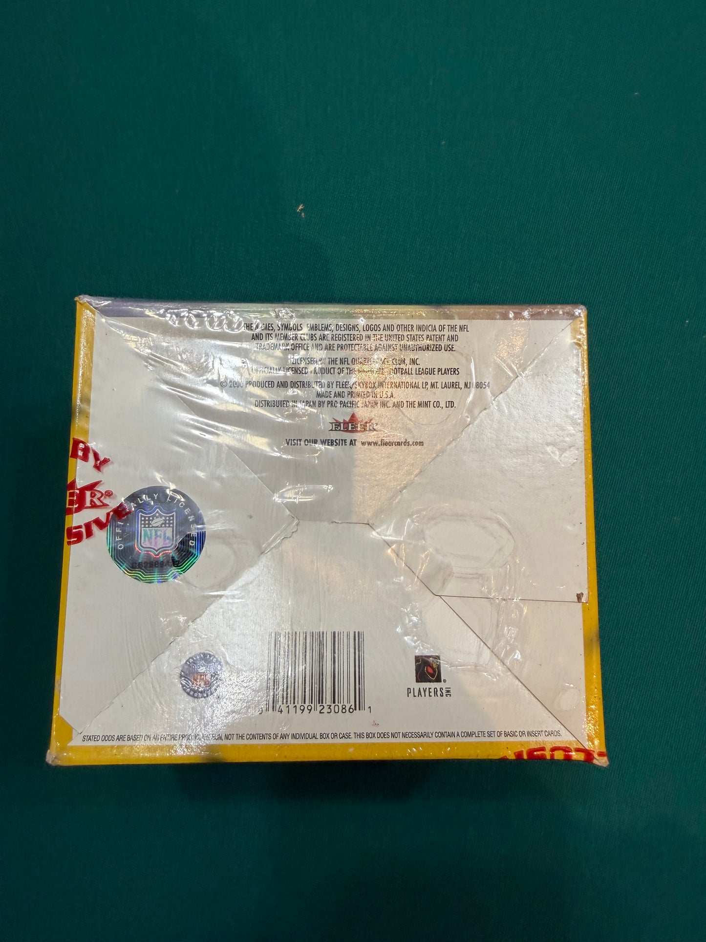 2000 Fleer Mystique Football Factory Sealed Hobby Box Brady RC 20 packs per box.