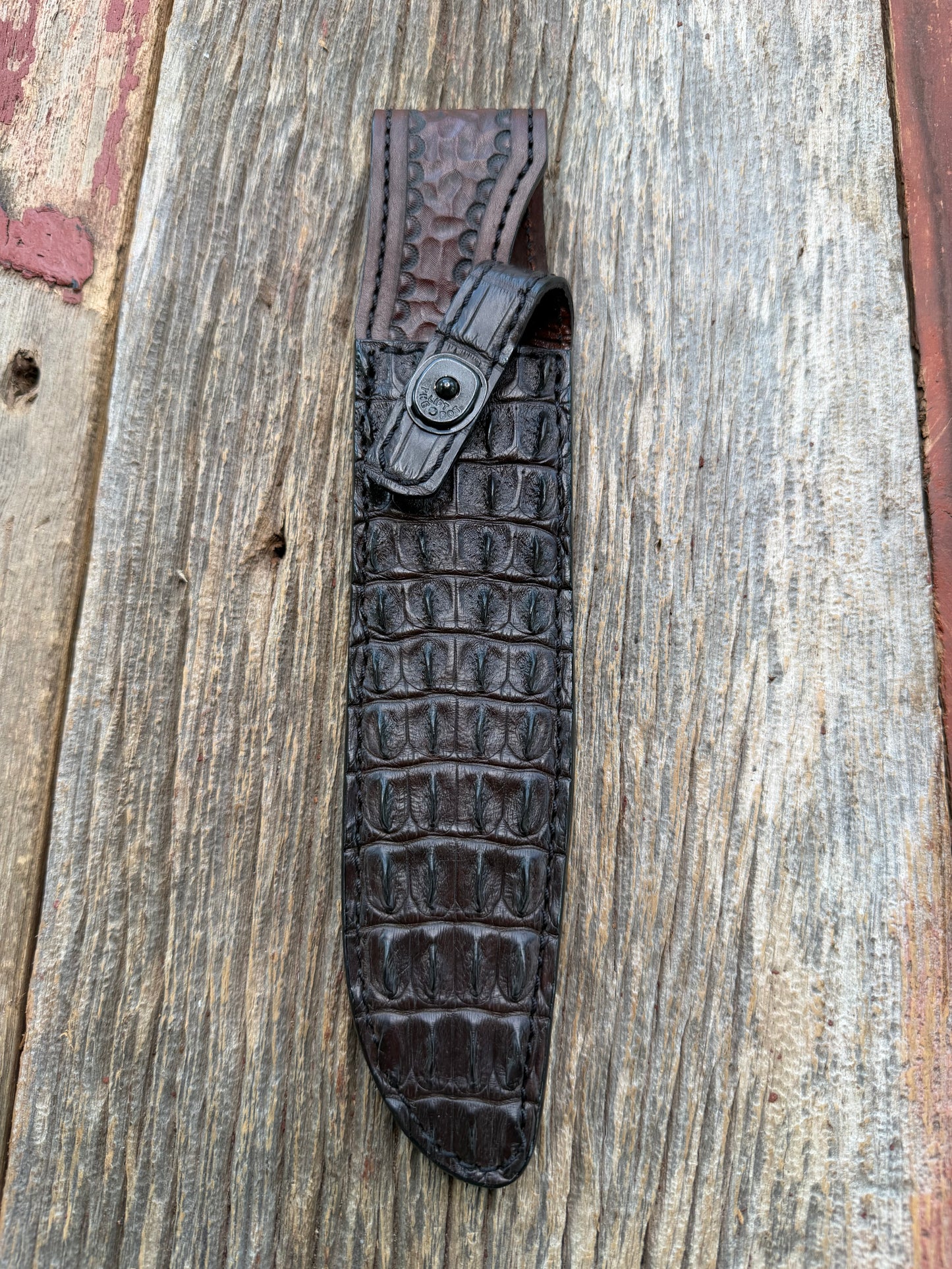 New Randall Model 1-8 Sheath in Exotic Dark Brown Matte Hornback Crocodile from Treeman with the newest Black Canteen snap. Killer sheath.
