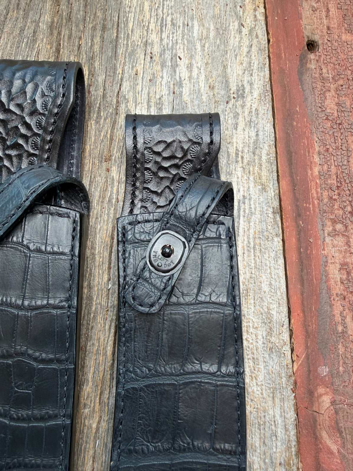 New Randall Model Large and Small Sasquatch pair in Exotic Black Matte Crocodile from Treeman with the newest Black Canteen snap. Killer sheaths.