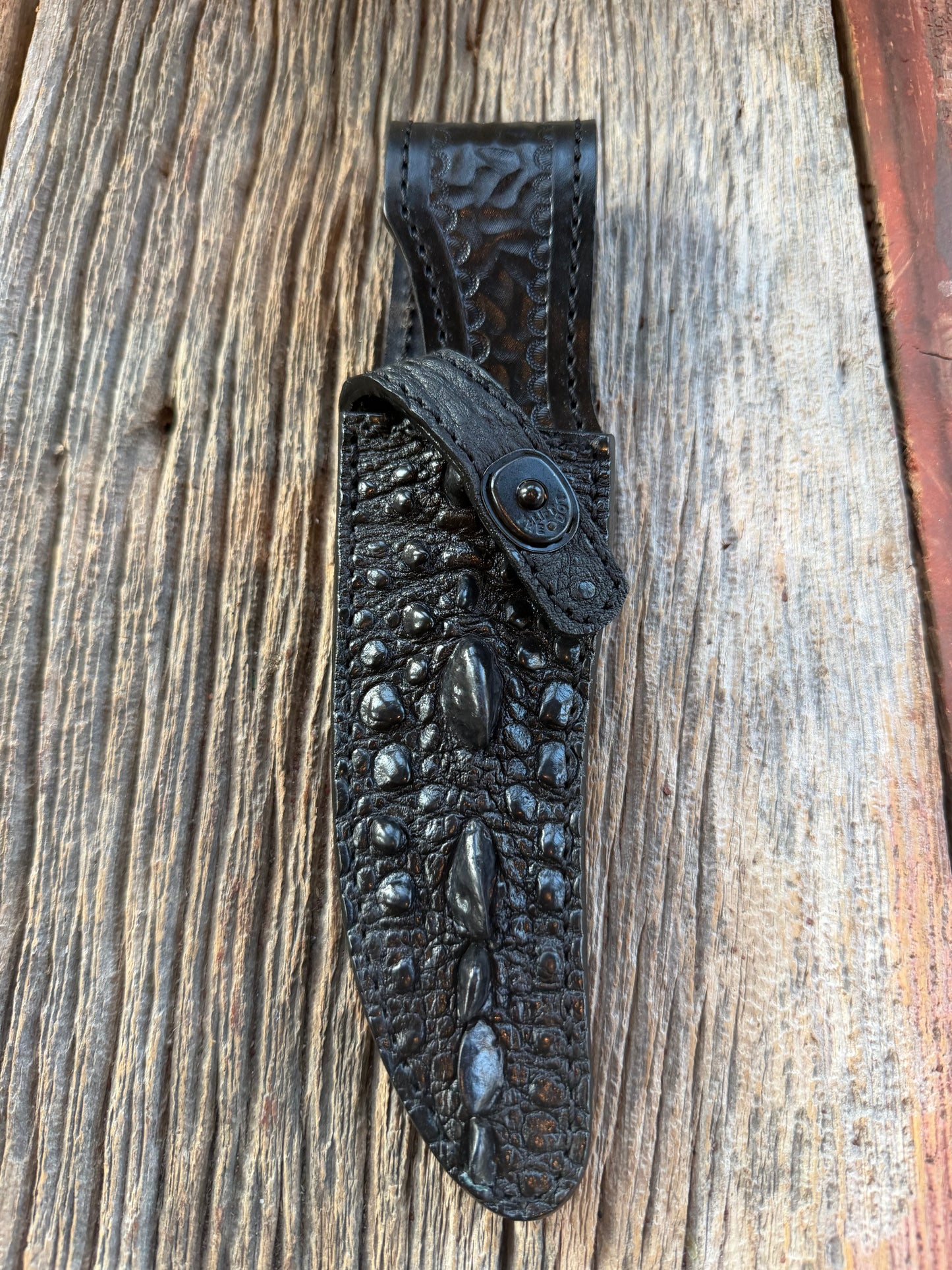 Randall Model 27 Trailblazer in Exotic Black Snapping Turtle Horned/Dragon Tail Sheath from Treeman. New version with a Black Canteen Snap.