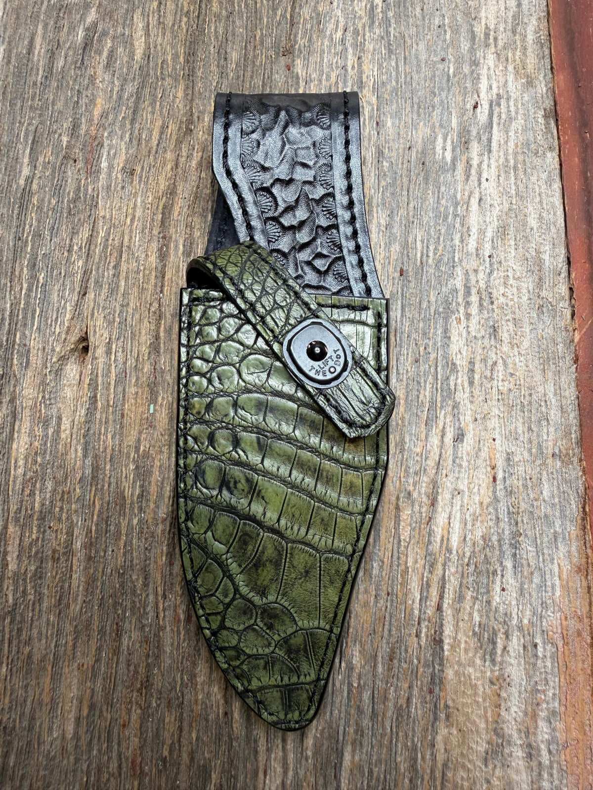 New Randall Model 19-5 Sheath in Exotic Army Green Matte Crocodile from Treeman with the newest Black Canteen snap. Killer sheath.