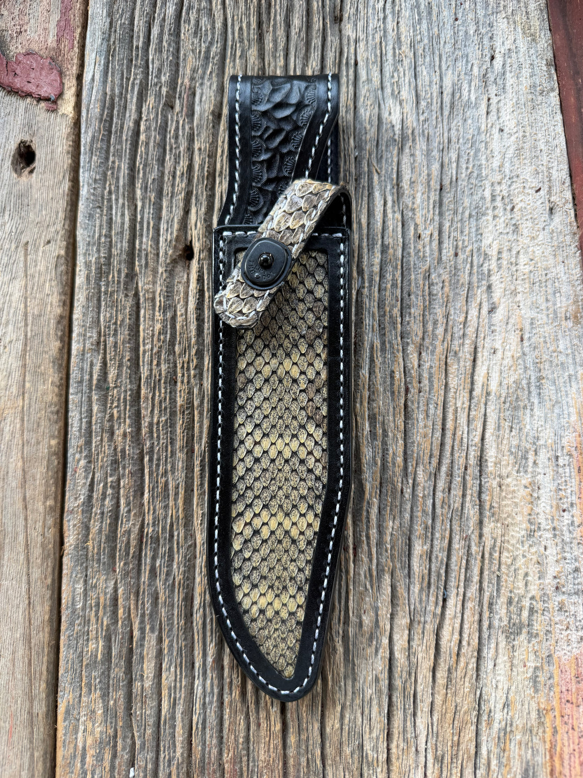 Randall Model 1-7 sheath with inlayed Western Diamondback RattleSnake skin from Treeman Sheaths. Brown leather, white deviated stitching and black canteen snaps.