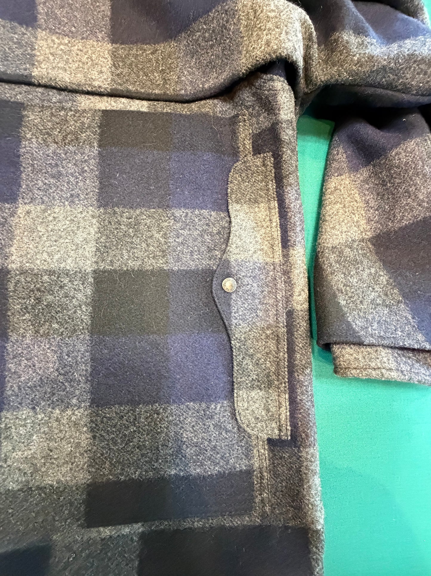 Filson Double Mackinaw Cruiser 2019 NWT Size Large Limited Edition Buffalo Plaid, Navy USA Made “Rare”
