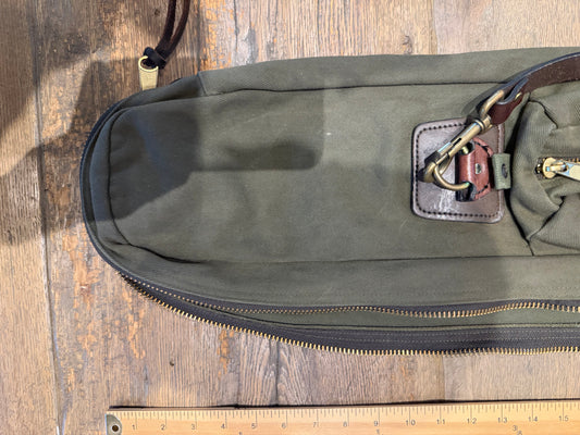 Very Rare Filson Fly Fishing Rod Case Rugged Twill in Otter Green Made in the USA. This is the 60 inch version. YKK zippers, nice condition given the age, Style 216P. Built April 2002