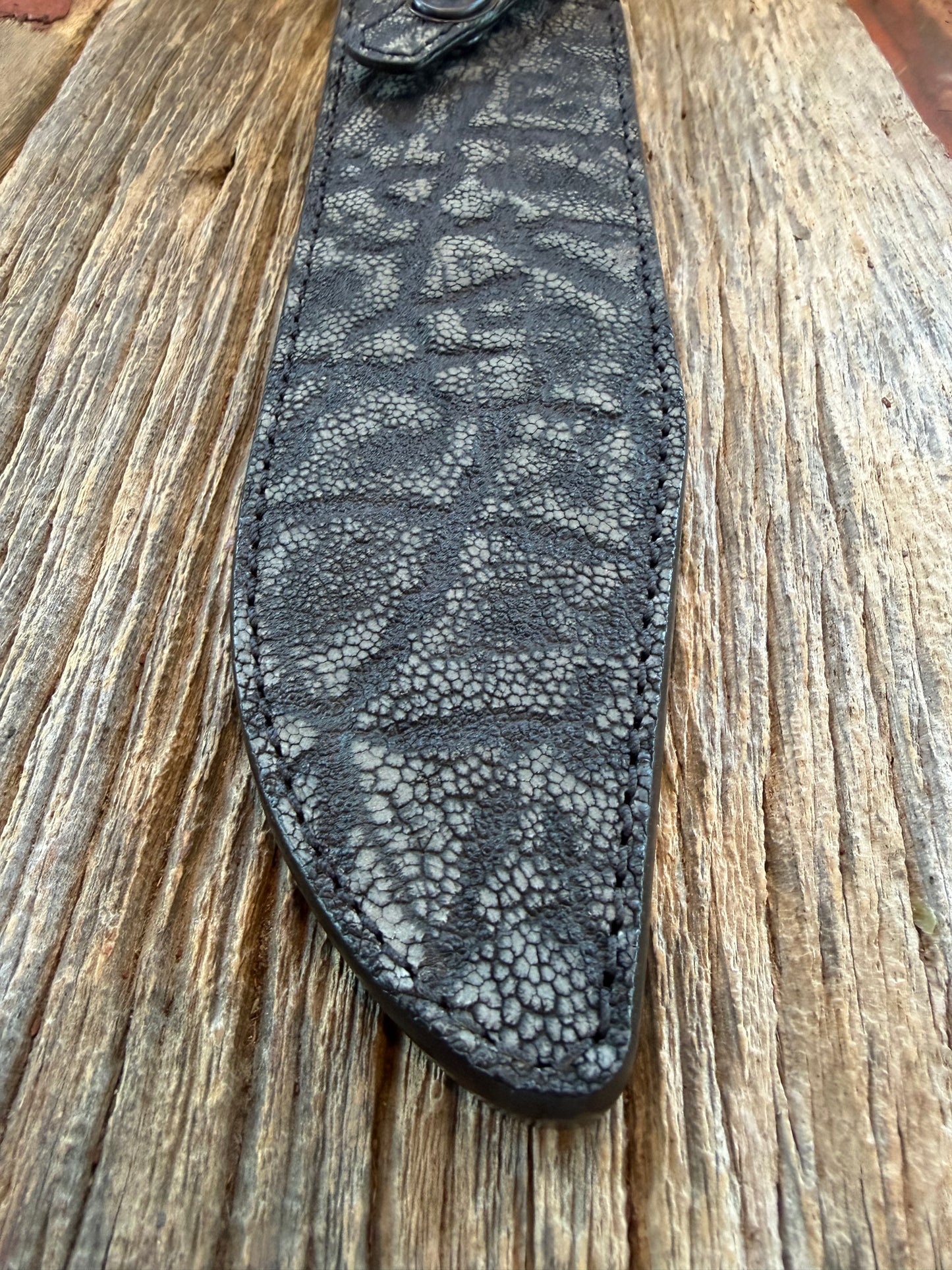 Randall Model 12-9 Sheath in Exotic African Elephant Ear from Treeman Sheaths. Black and Grey pebble texture and the new black Canteen snap, phenomenal.