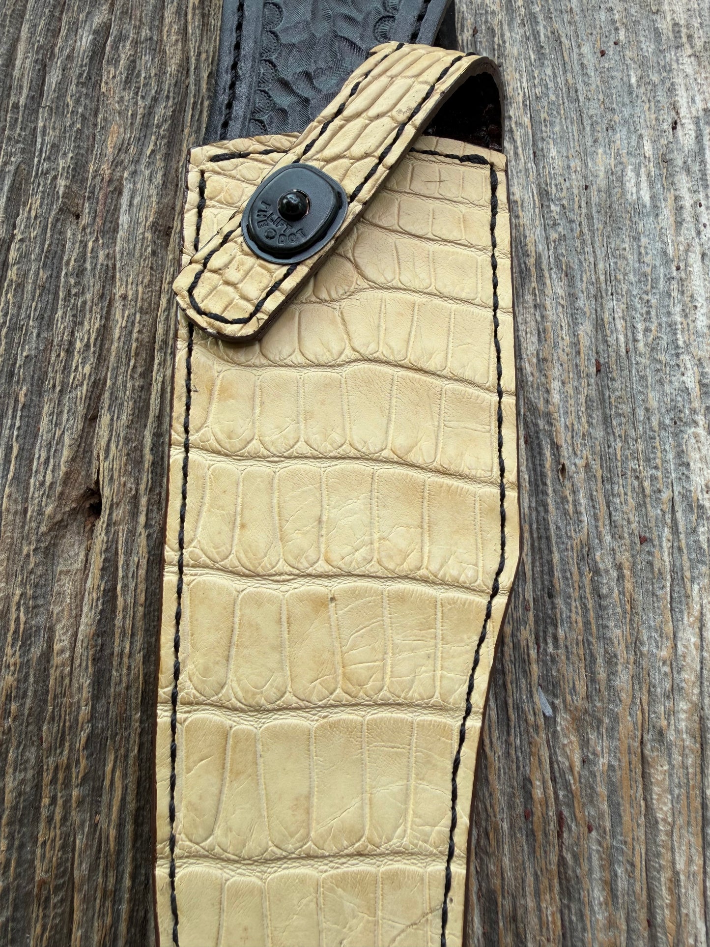 New Randall Model 12-8 Big Bear Sheath in Exotic Ivory Matte Crocodile from Treeman with a black Canteen snap. Killer sheath.