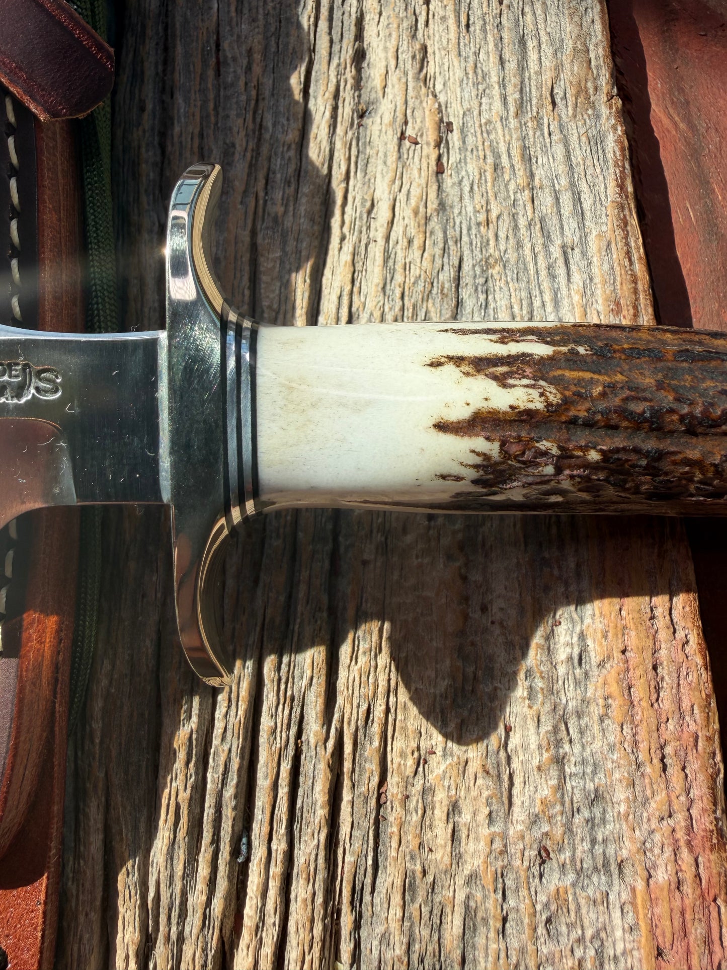 New in paper Randall Model 1-5 with a Stag handle. Stainless steel blade, Nickel silver hilt and Aluminum butt cap. Black and aluminum spacers.
