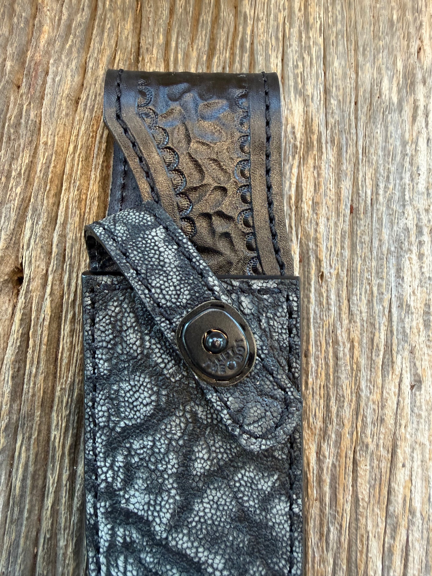 Randall Model 11-5 Sheath in Exotic African Elephant Ear from Treeman Sheaths. Black and Grey pebble texture and the new black Canteen snap, phenomenal.