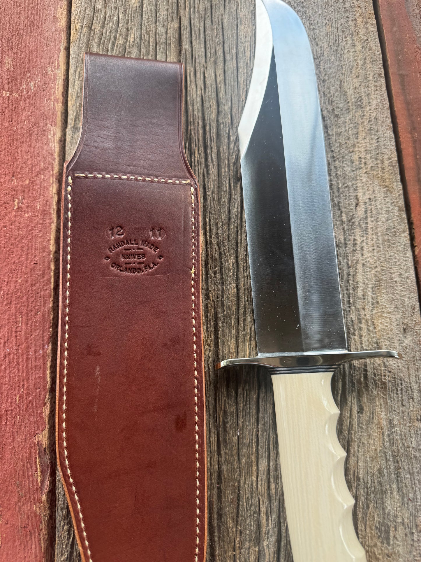 New in Paper Model 12-11 Smithsonian “Smitty” Bowie. Beautiful Dave Warthers Resin with finger grooves and a Nickel silver hilt and butt plate.