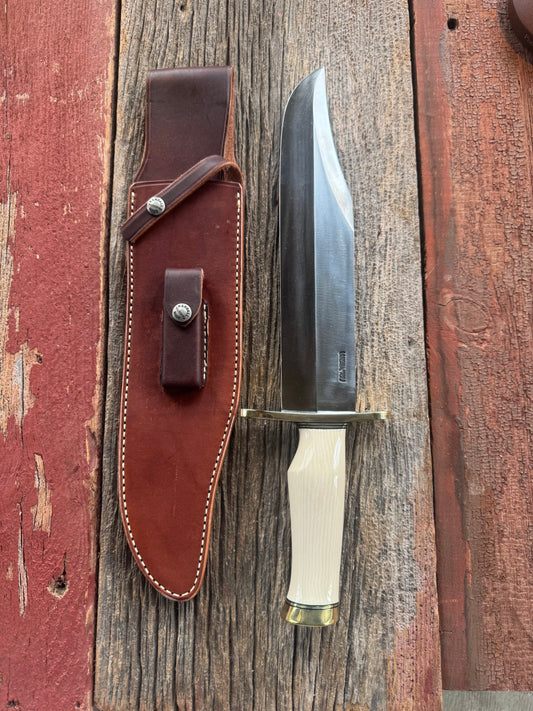 New in Paper Model 12-11 Smithsonian “Smitty” Bowie. Beautiful Dave Warthers Resin with a finger grip and a Brass forward curved hilt and brass butt cap.